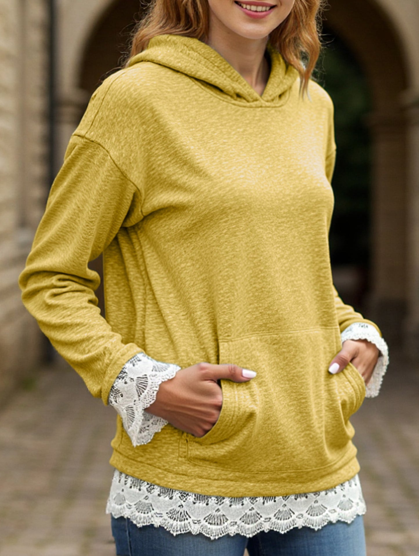 Casual hooded long-sleeved pullover sweatshirt