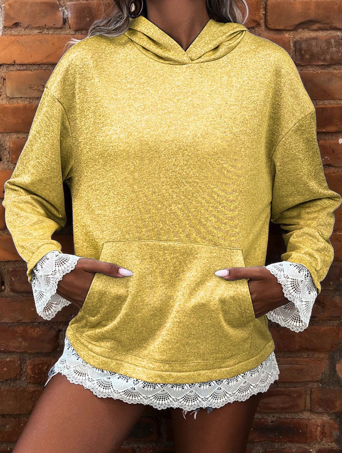 Casual hooded long-sleeved pullover sweatshirt