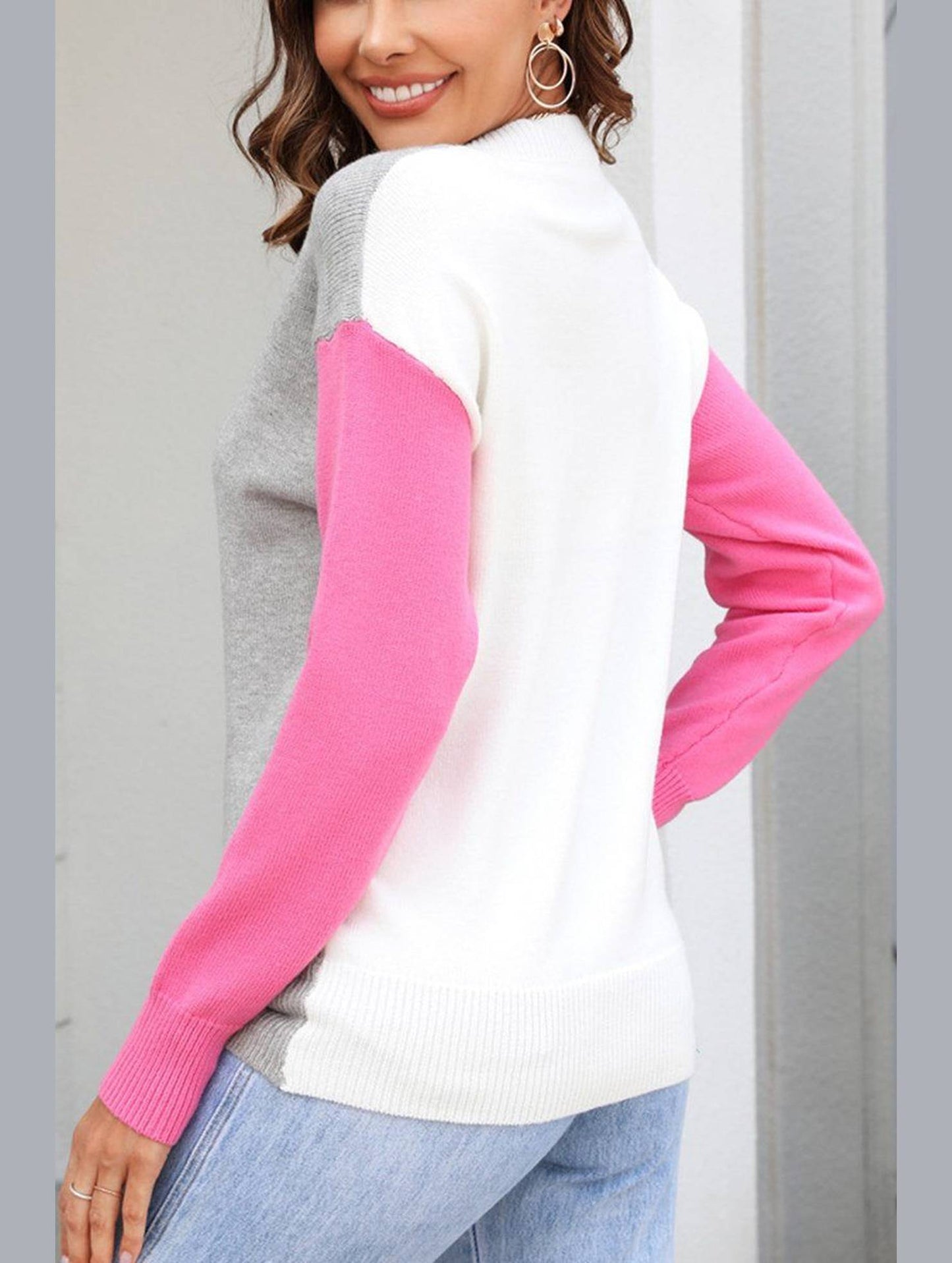 WOMEN COLORED SLEEVE ROUND NECK KNIT SWEATER