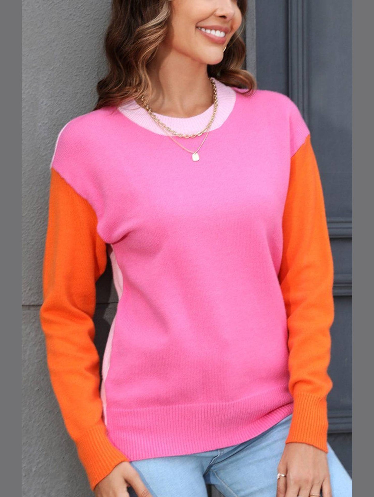WOMEN COLORED SLEEVE ROUND NECK KNIT SWEATER