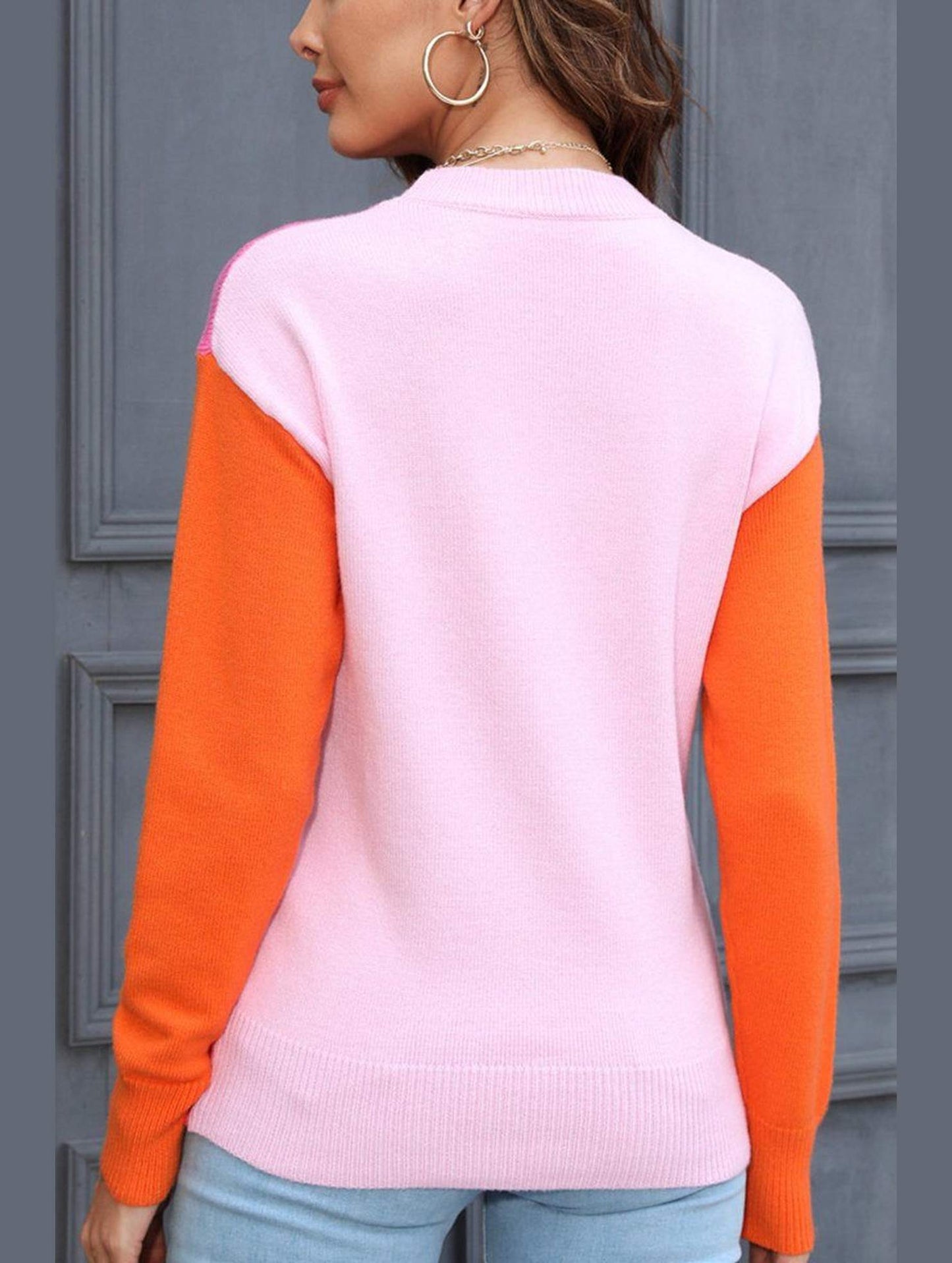 WOMEN COLORED SLEEVE ROUND NECK KNIT SWEATER