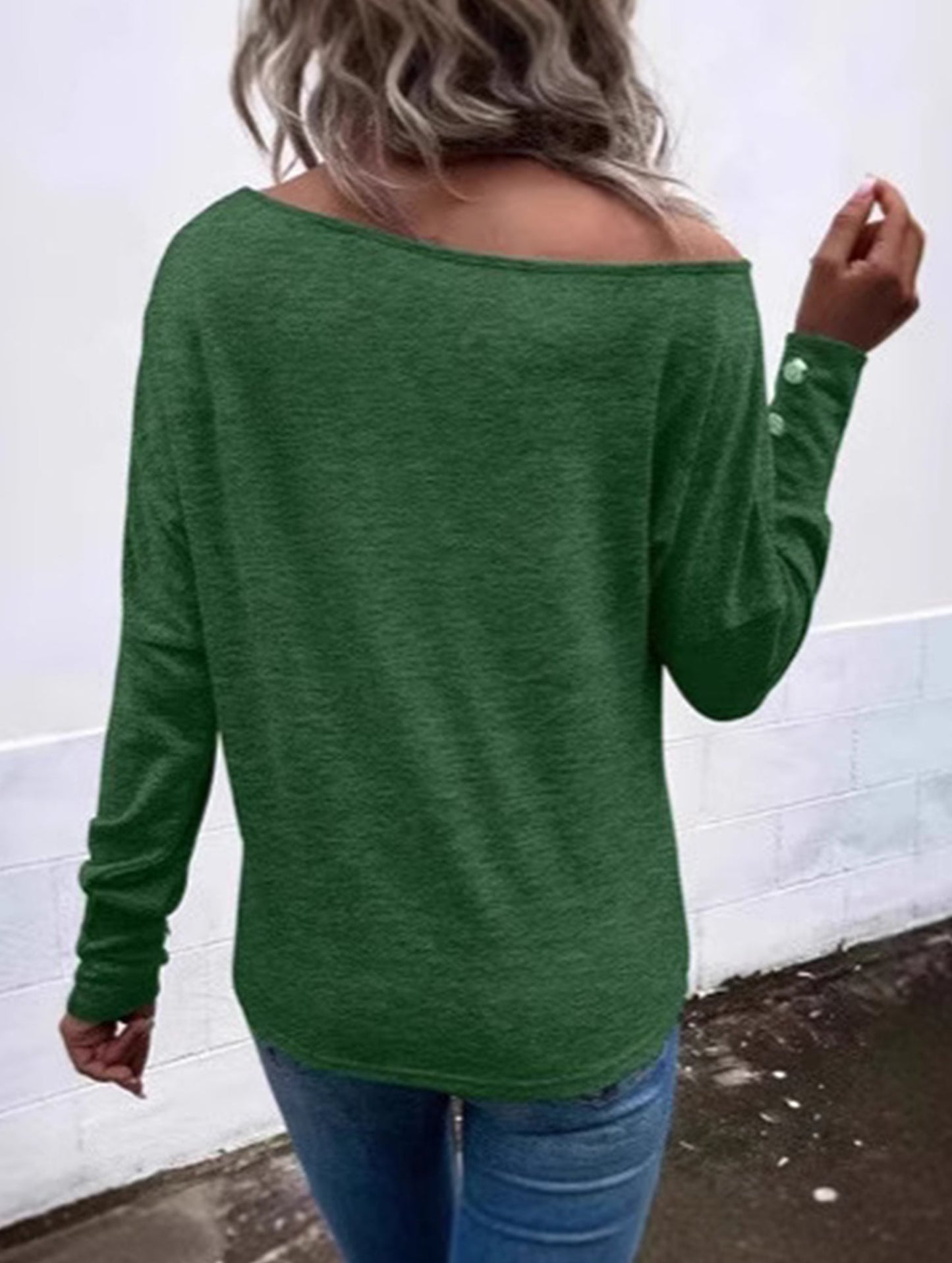 Women off-shoulder long-sleeved T-shirt