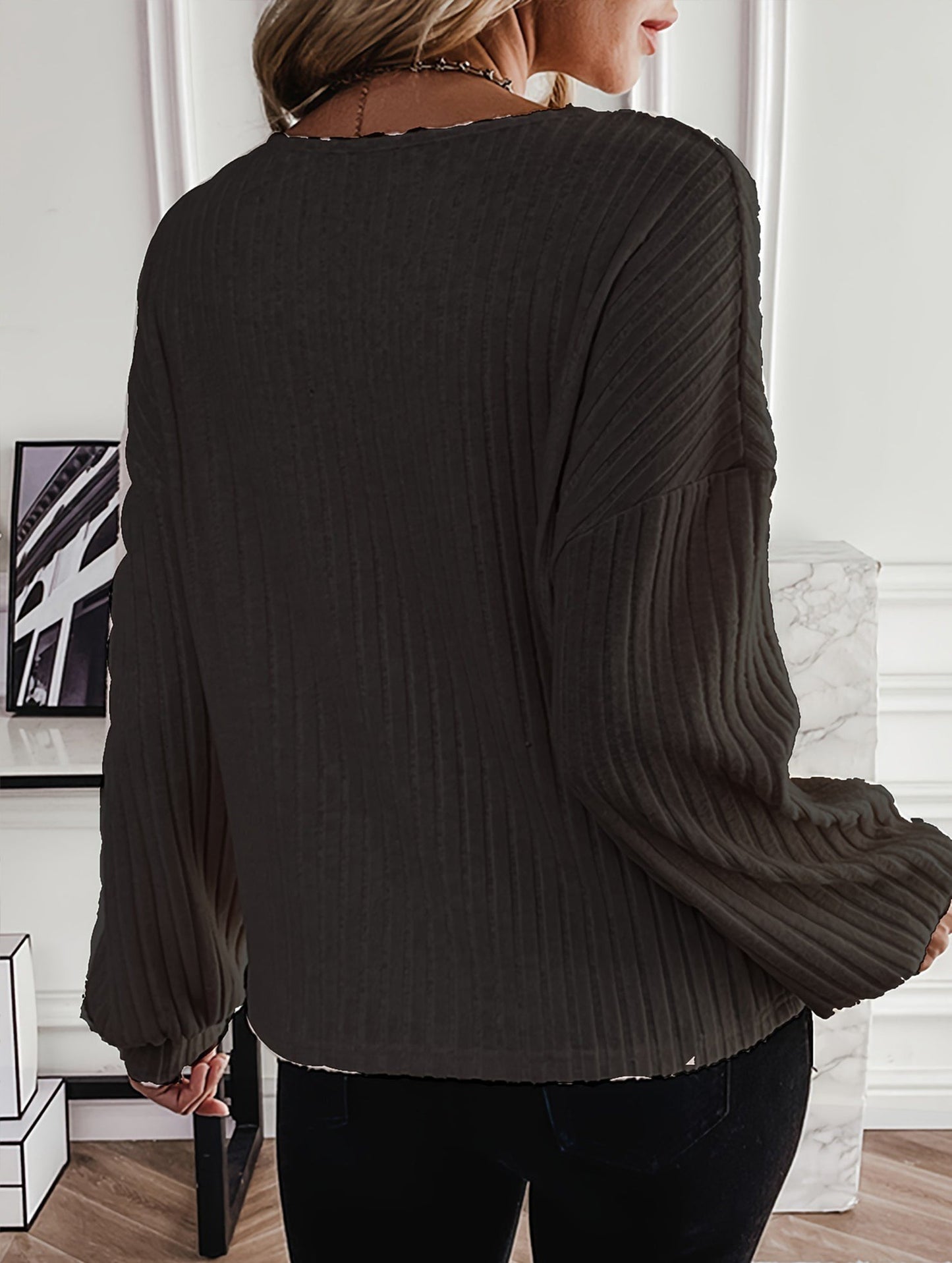 Fashionable V-neck long-sleeved sweater