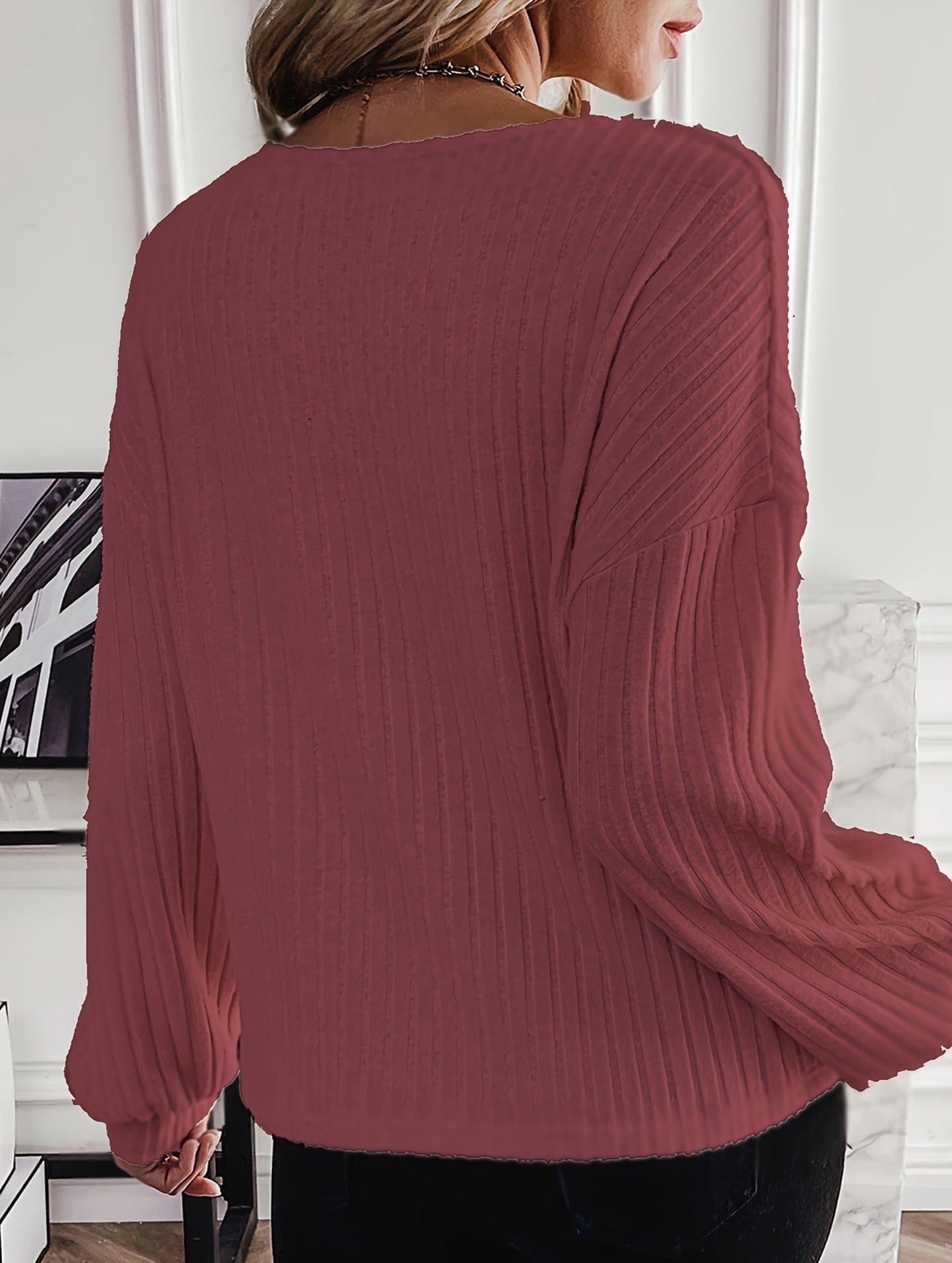 Fashionable V-neck long-sleeved sweater