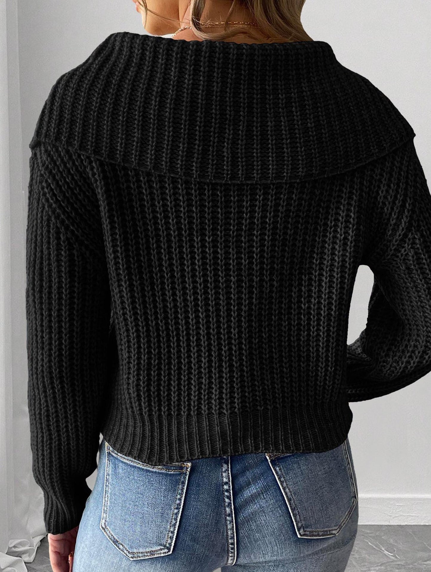 Large lapel bow-tie pullover sweater