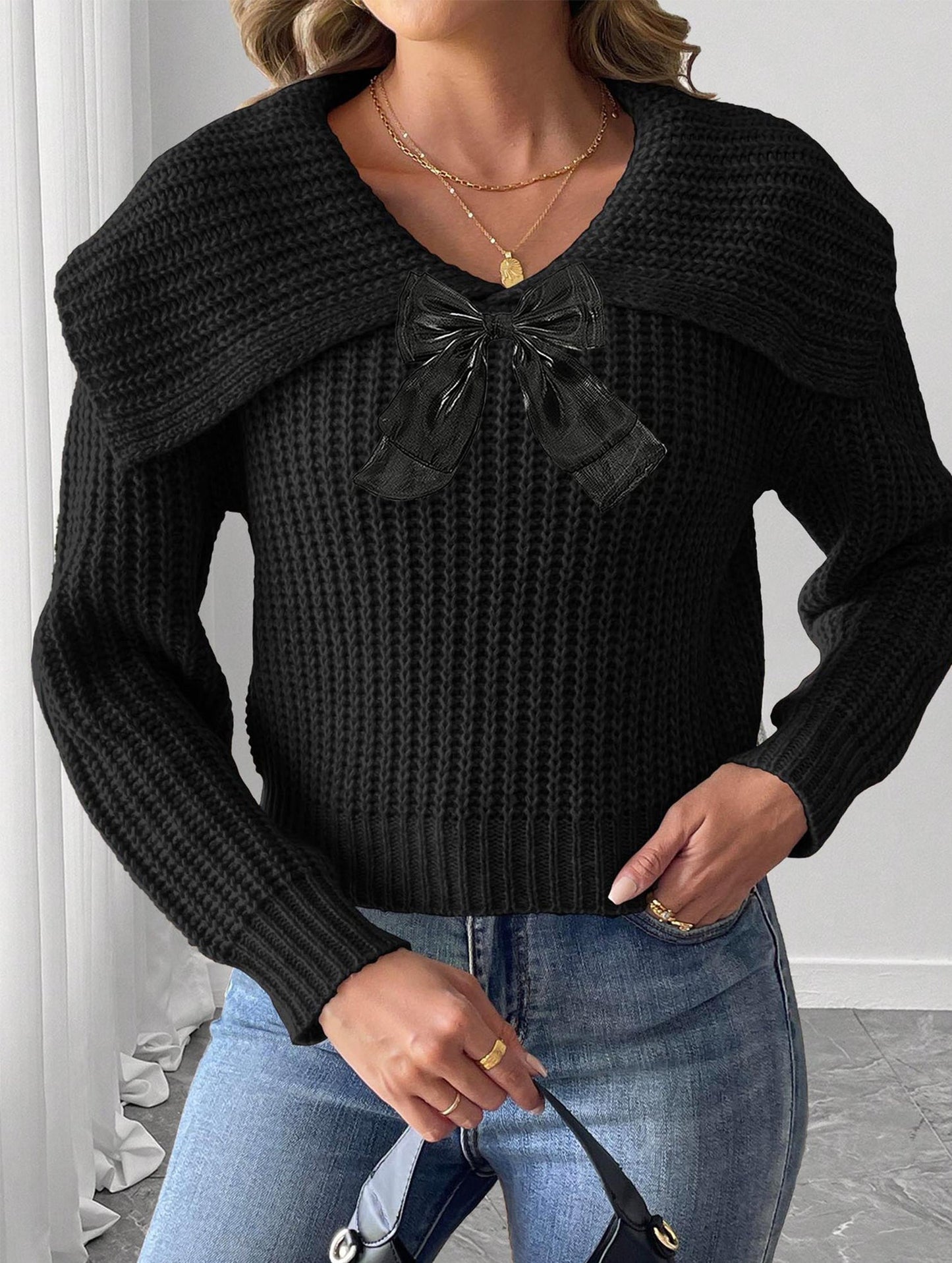 Large lapel bow-tie pullover sweater