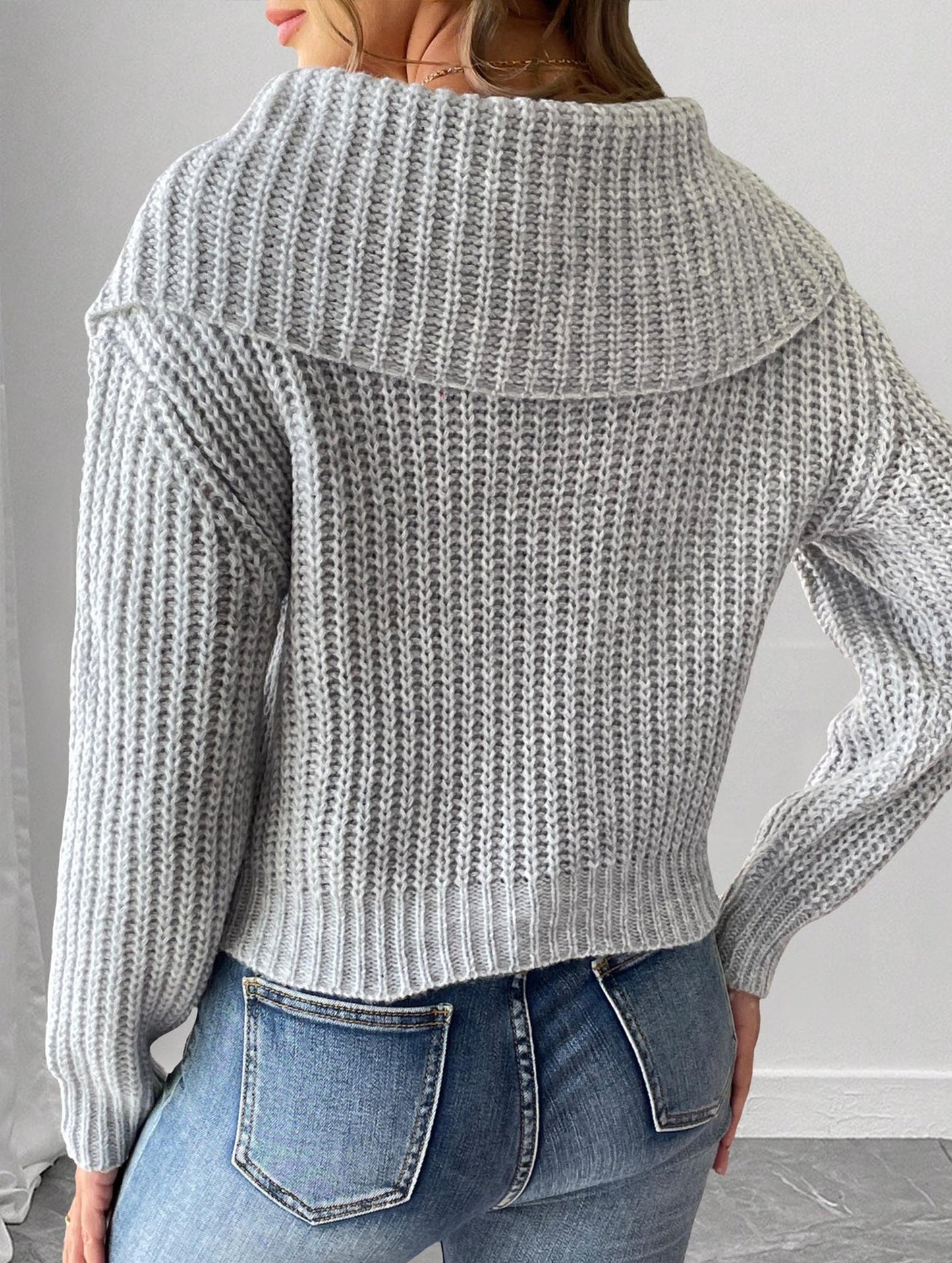 Large lapel bow-tie pullover sweater