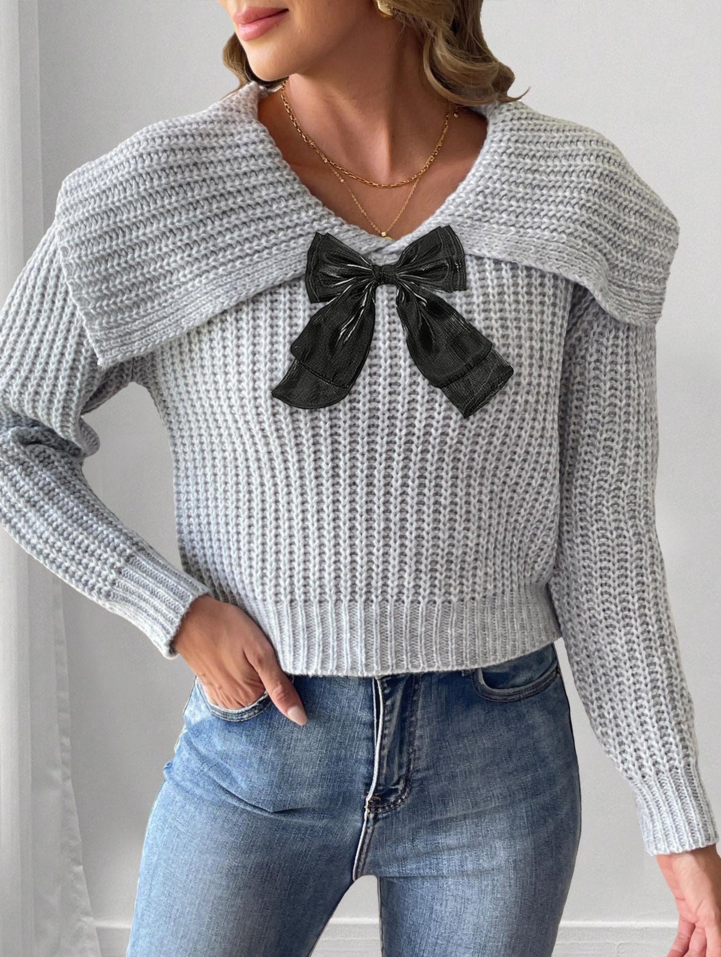 Large lapel bow-tie pullover sweater