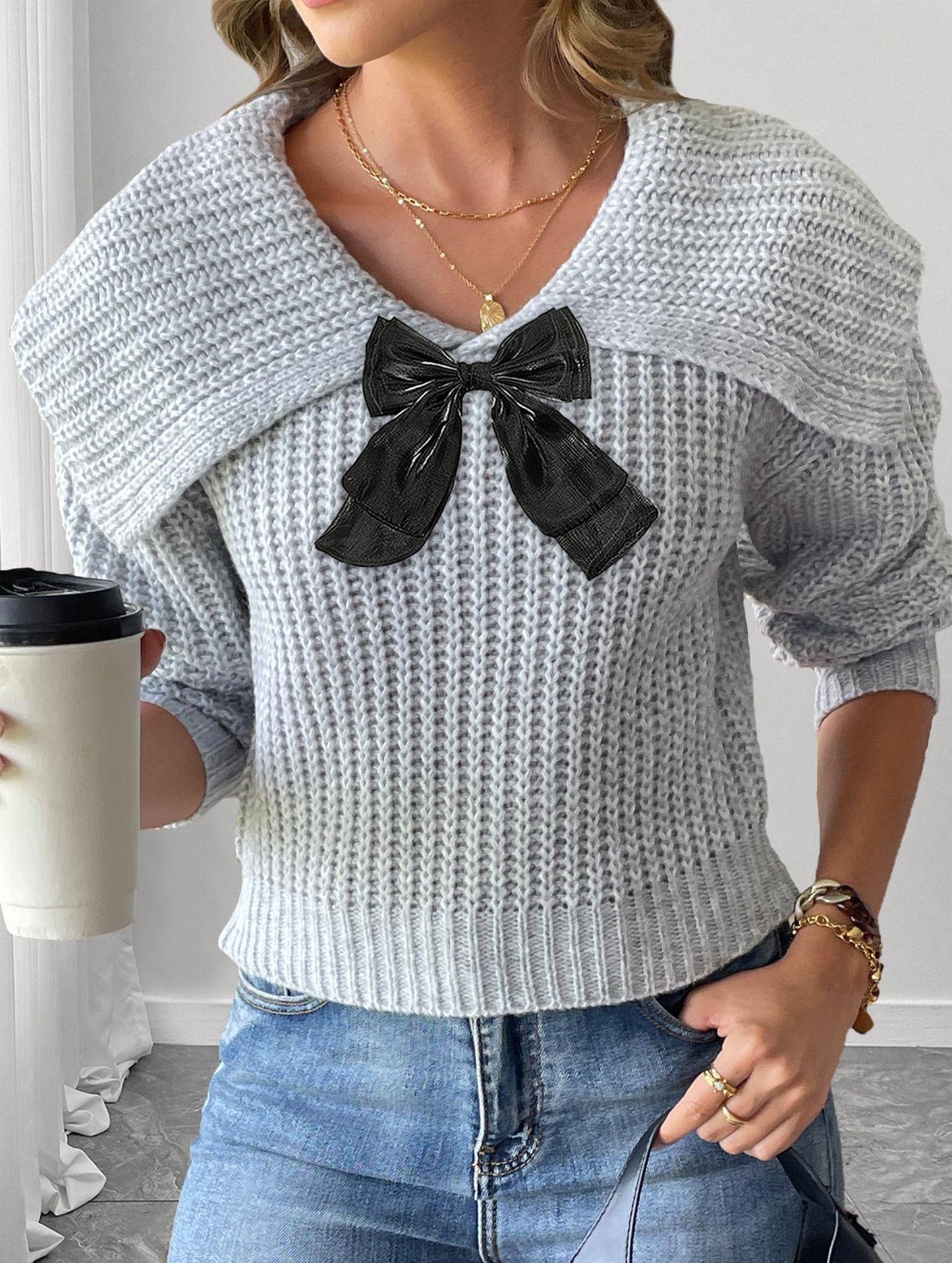Large lapel bow-tie pullover sweater