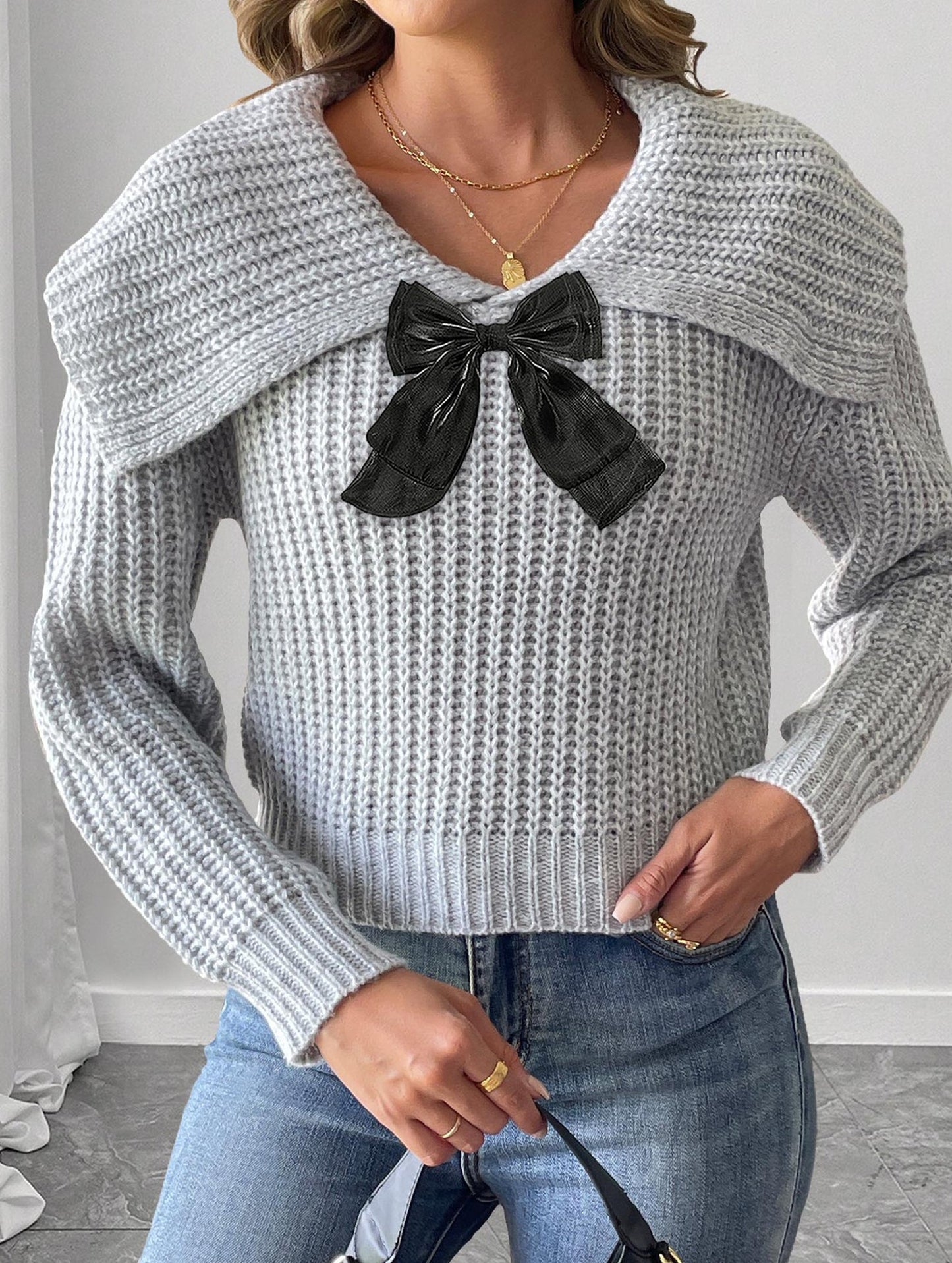 Large lapel bow-tie pullover sweater