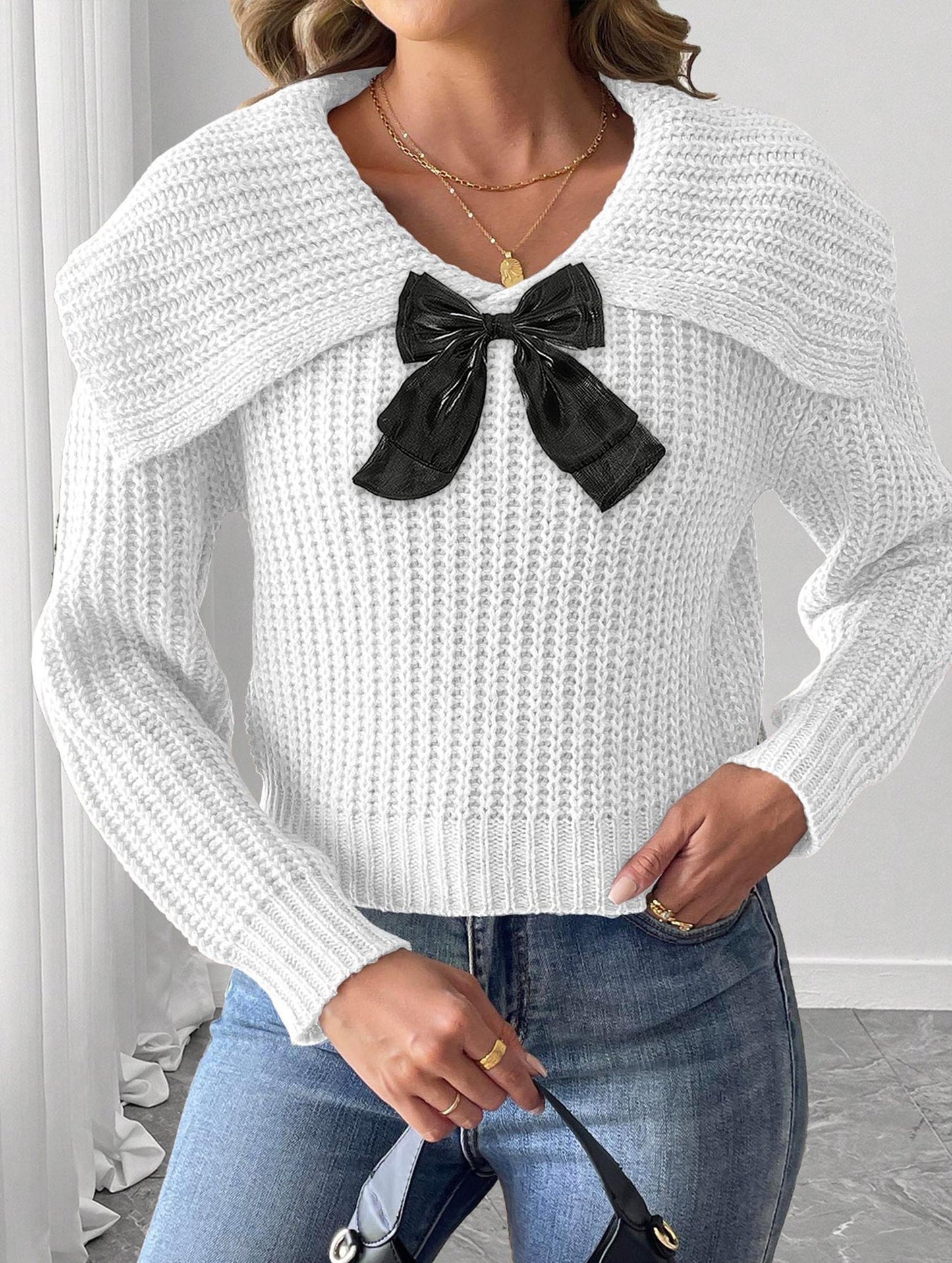 Large lapel bow-tie pullover sweater