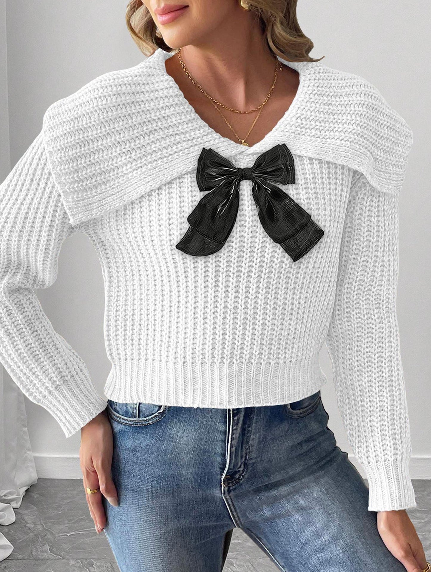Large lapel bow-tie pullover sweater