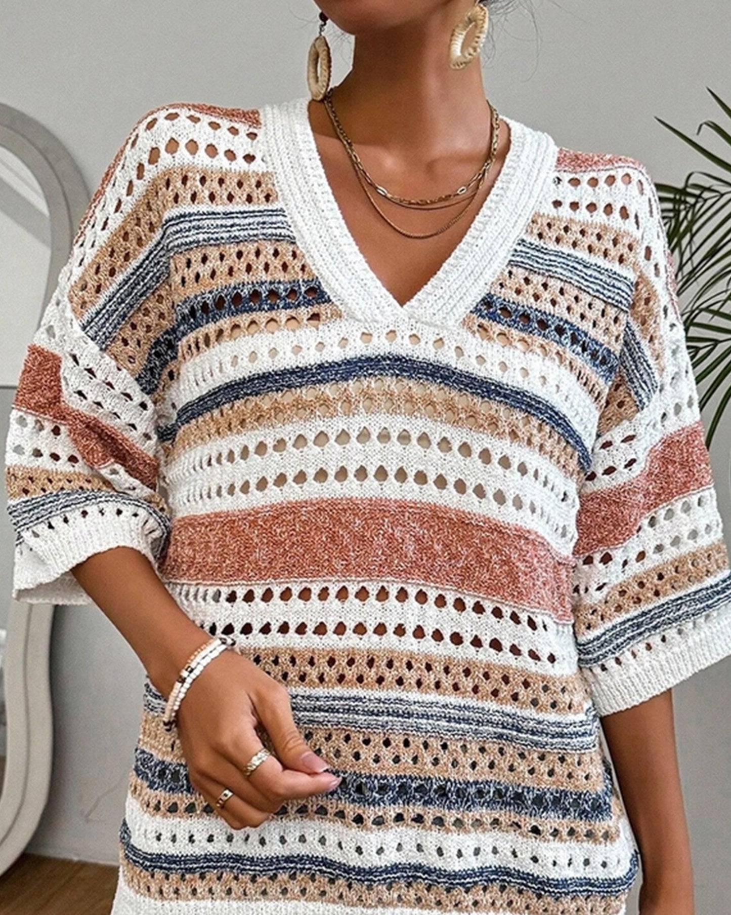 CUT-OUT V-NECK SWEATER WITH COLOR MATCHING