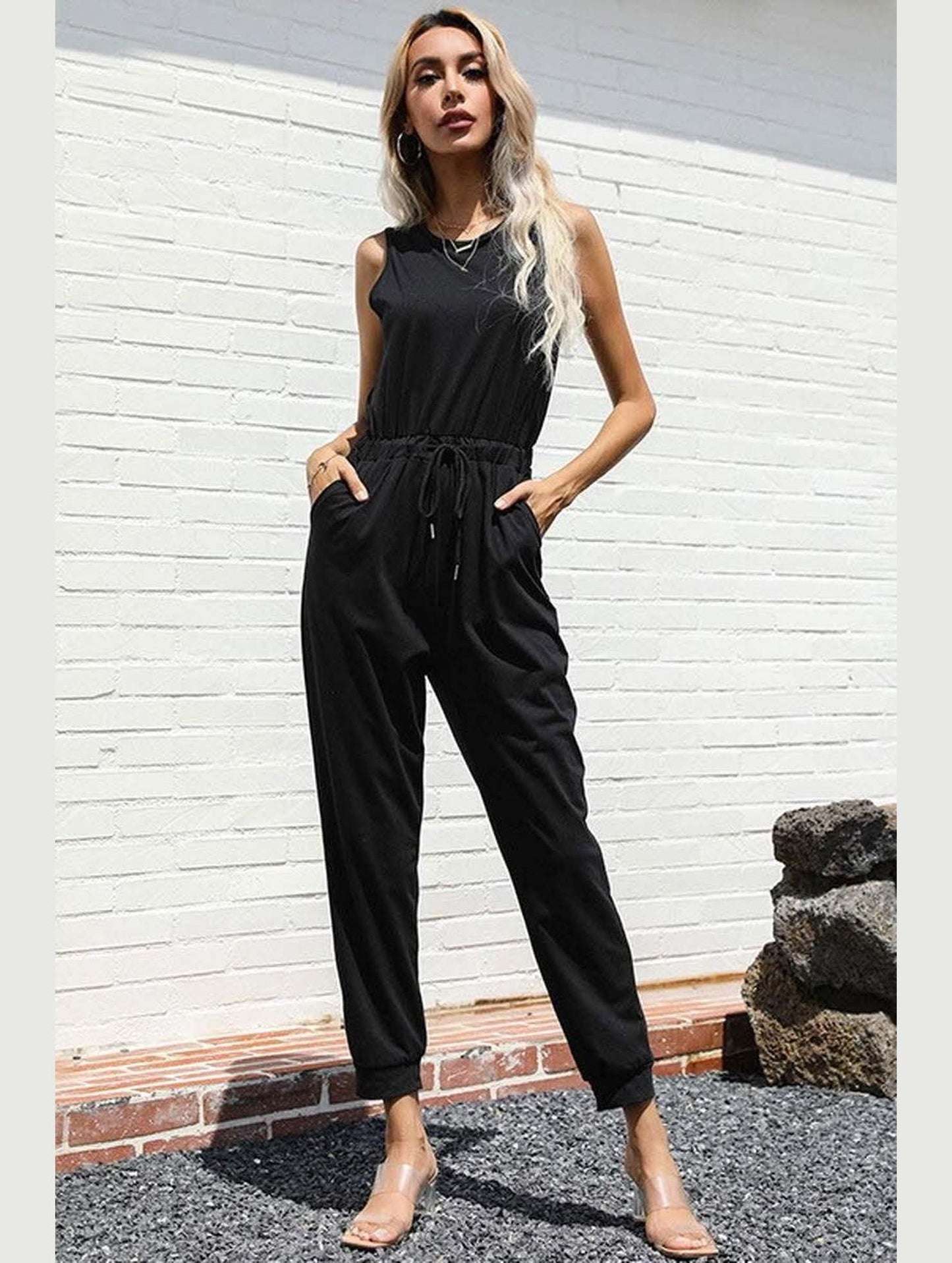 SOLID COLOR BLACK SLEEVELES JUMPSUIT - Doublju