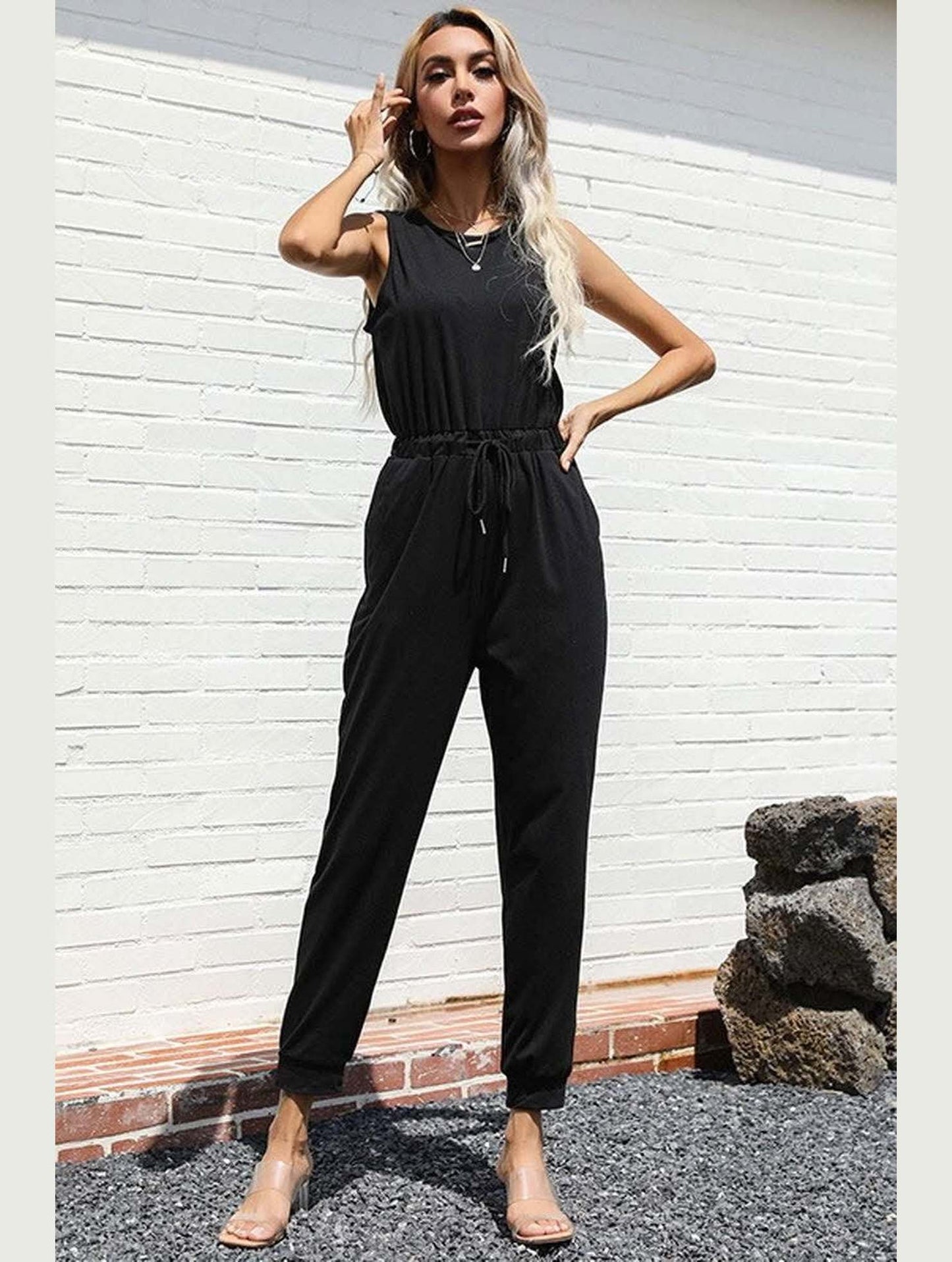 SOLID COLOR BLACK SLEEVELES JUMPSUIT - Doublju