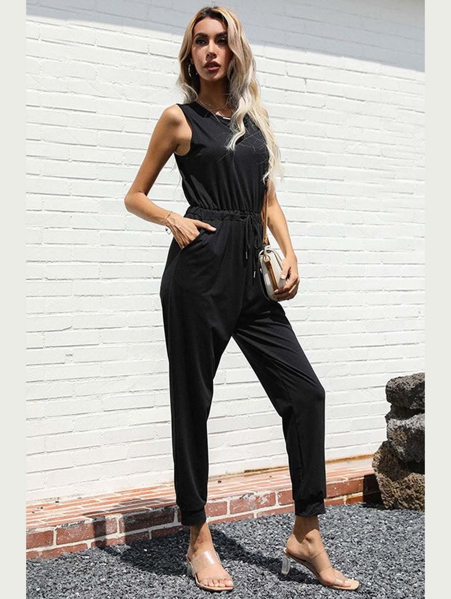 SOLID COLOR BLACK SLEEVELES JUMPSUIT - Doublju