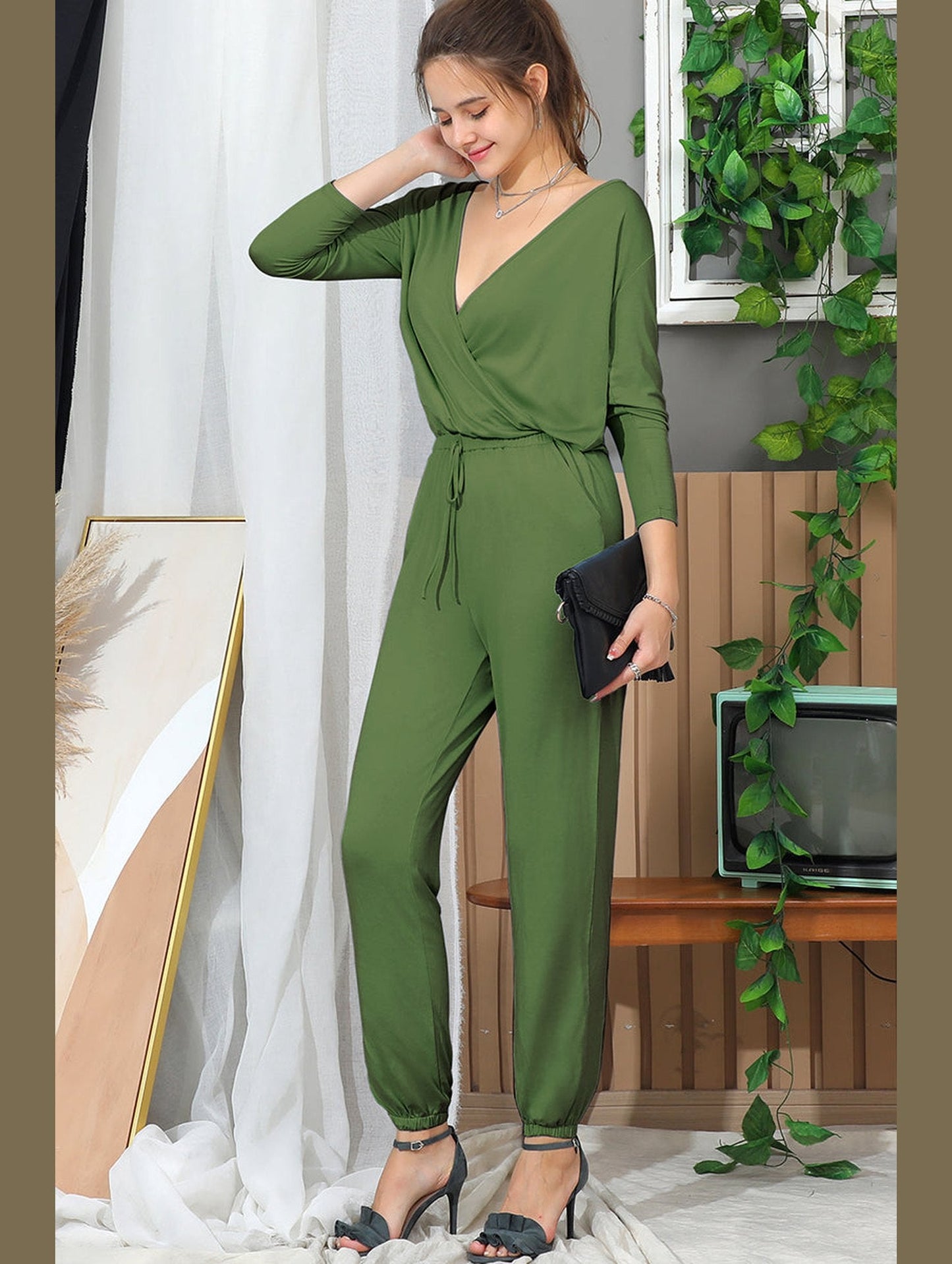 WOMEN'S SLEEVELESS RACERBACK LACE CAPRI PAJAMA 2 PCS SET