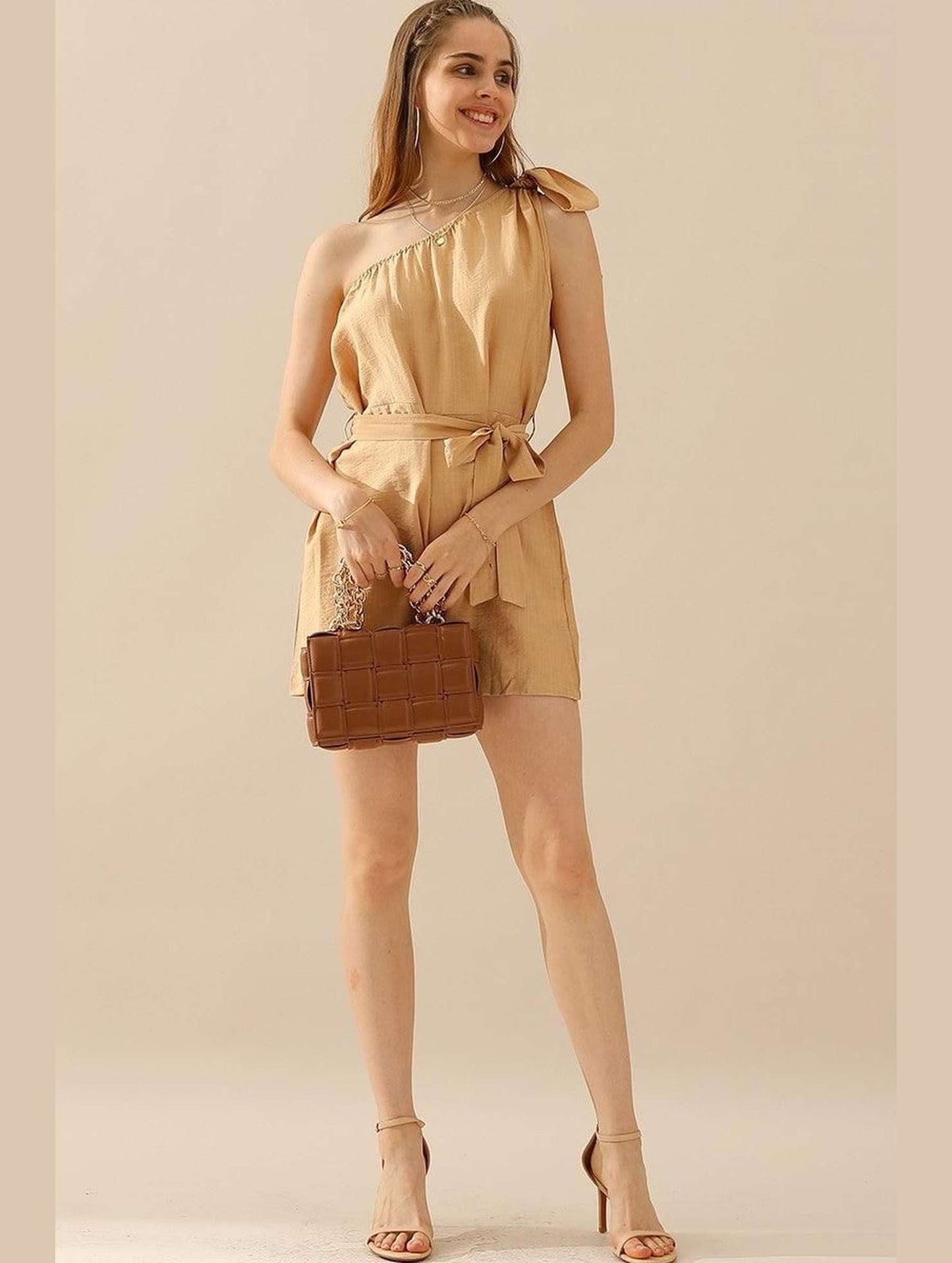 ONE RIBBON SHOULDER STRAP TIED WAIST ROMPER - Doublju