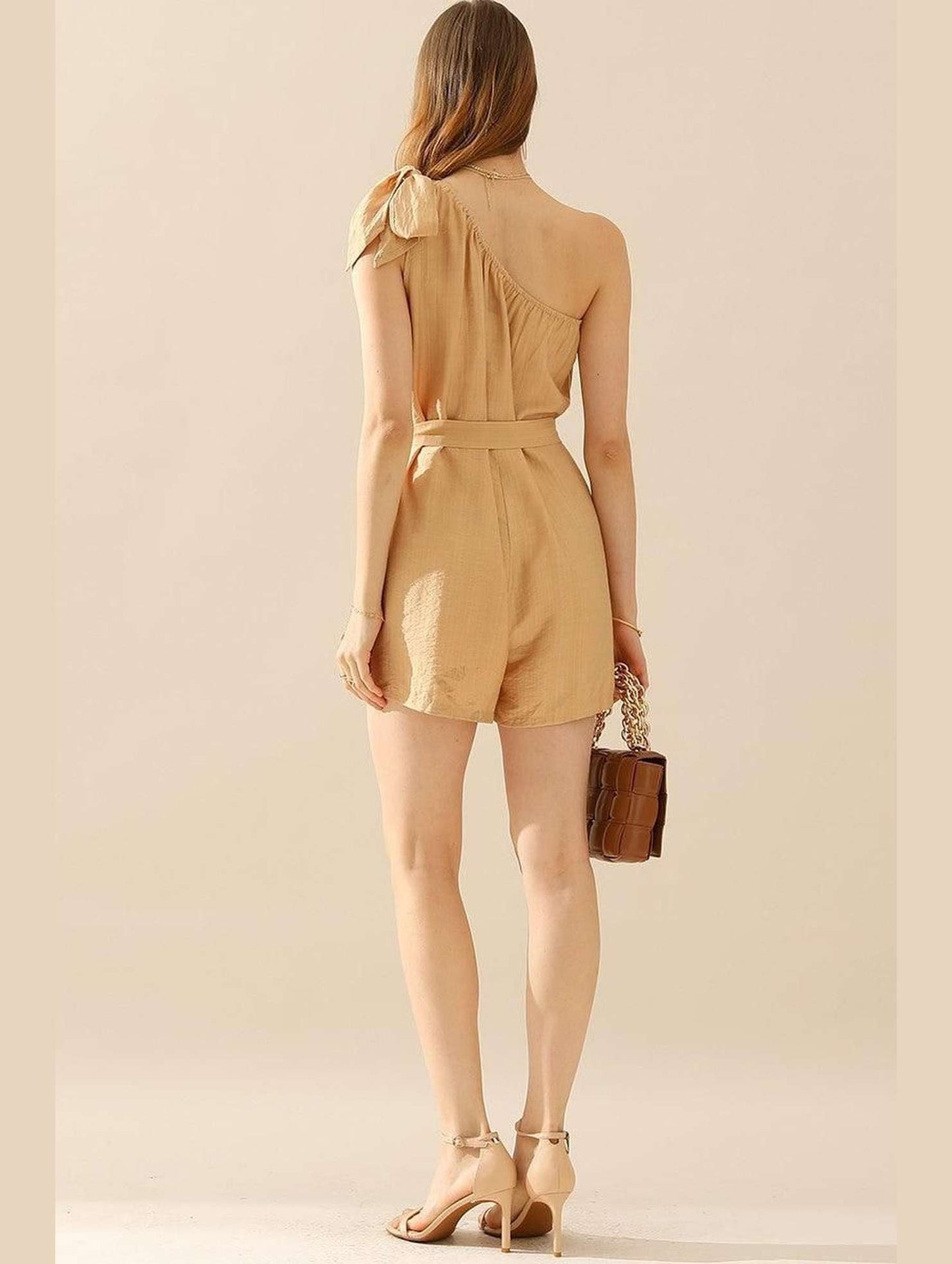 ONE RIBBON SHOULDER STRAP TIED WAIST ROMPER - Doublju