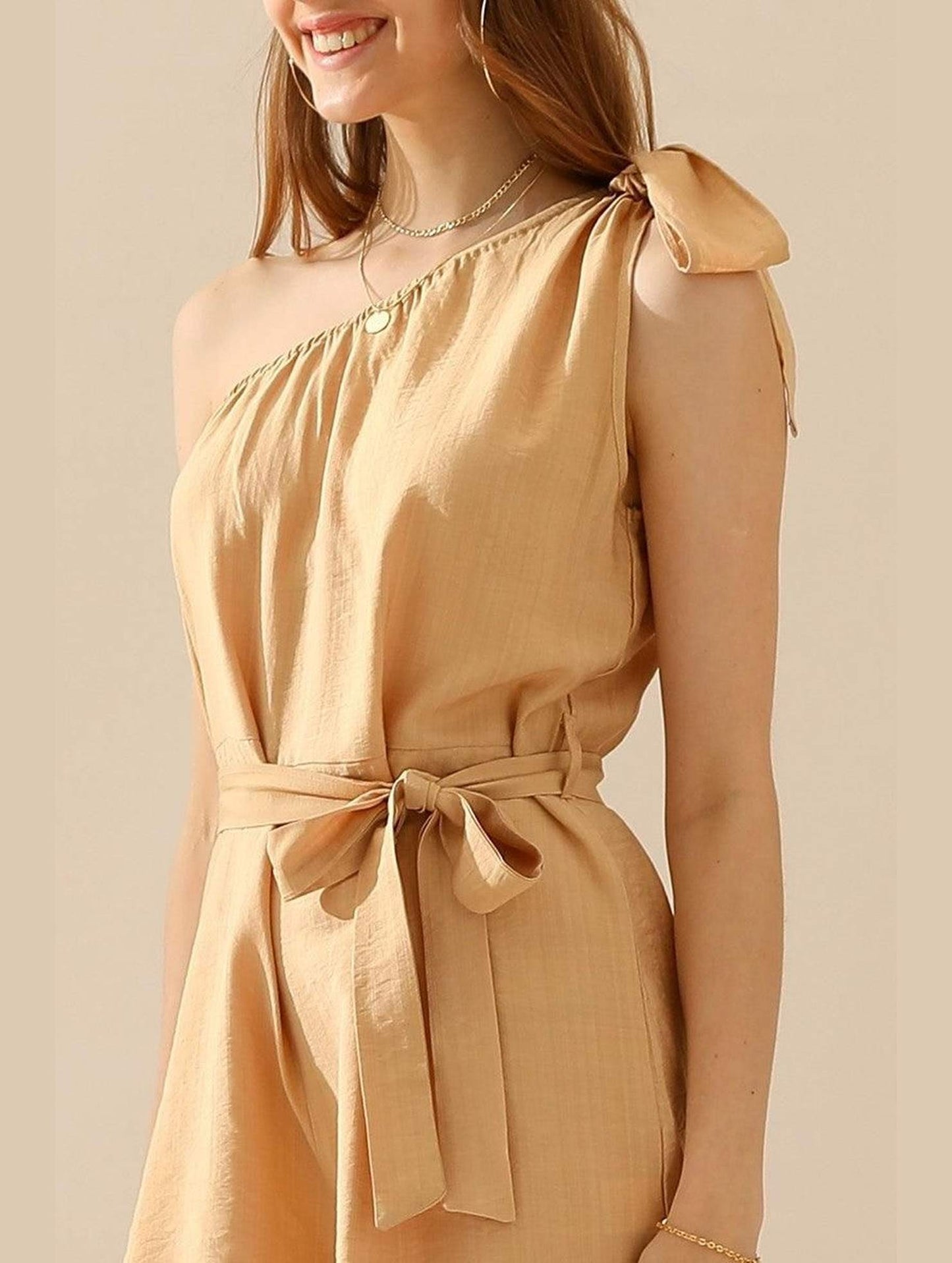 ONE RIBBON SHOULDER STRAP TIED WAIST ROMPER - Doublju