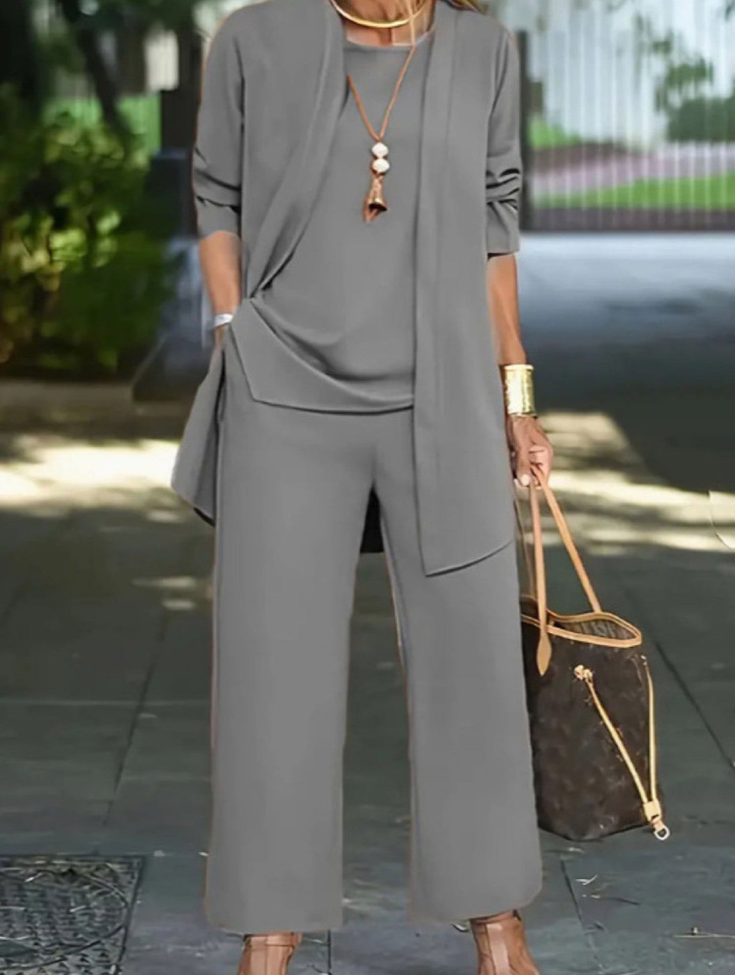 Round neck sleeveless vest wide-leg pants suit