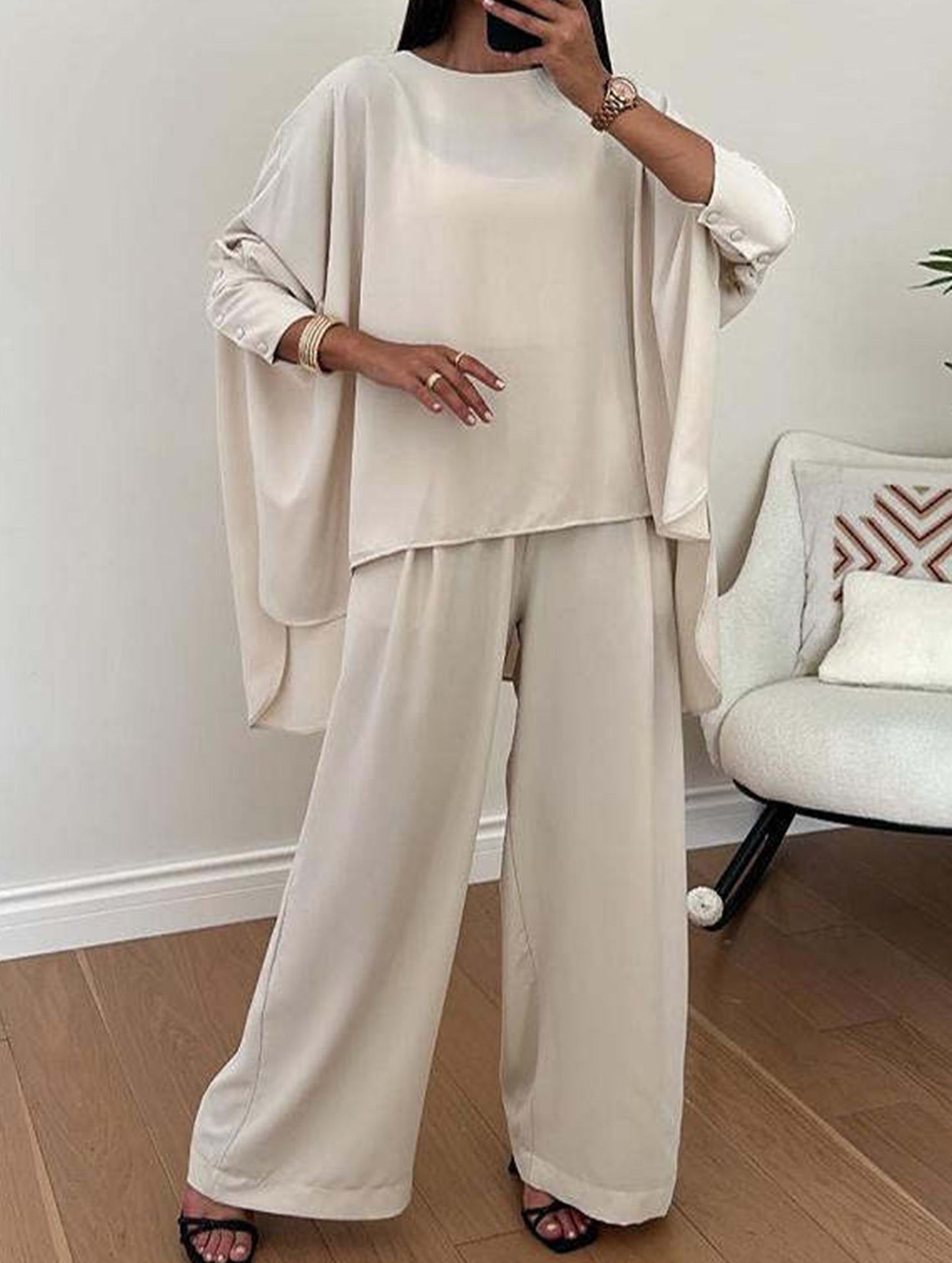 Solid color round neck bat sleeve suit