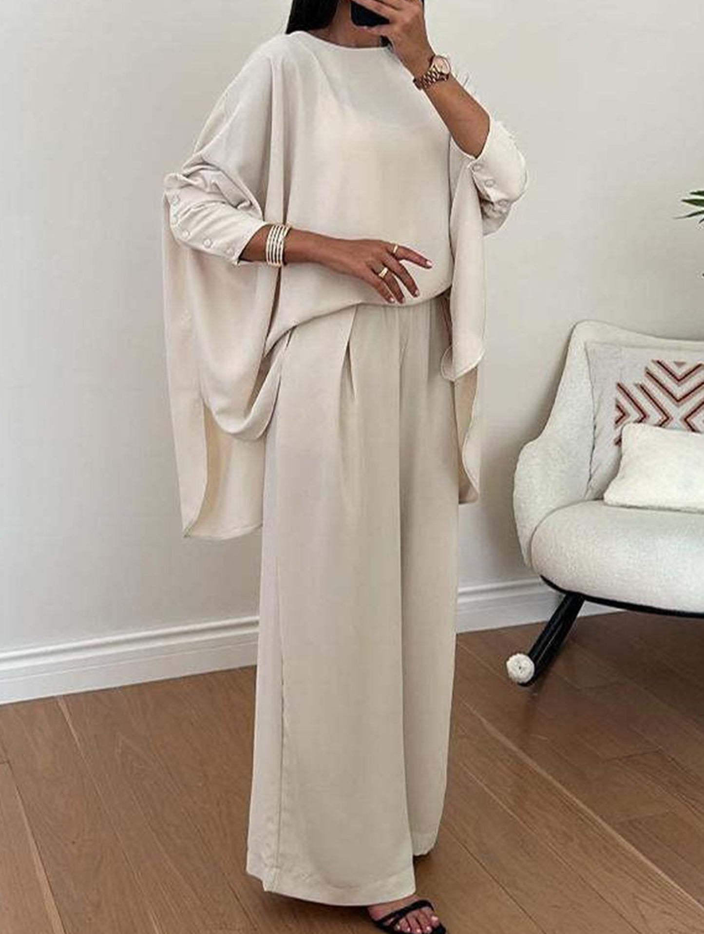 Solid color round neck bat sleeve suit