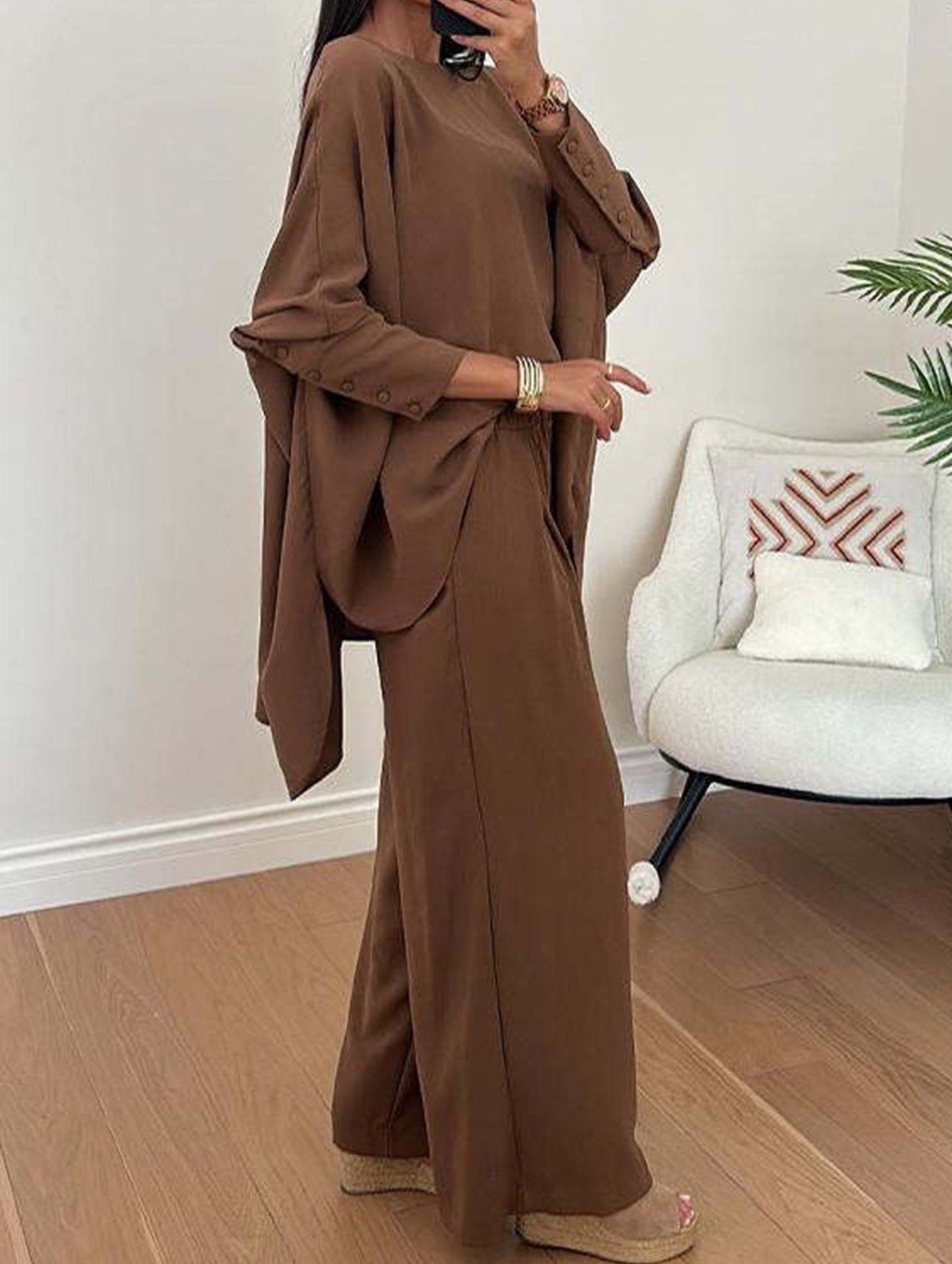 Solid color round neck bat sleeve suit