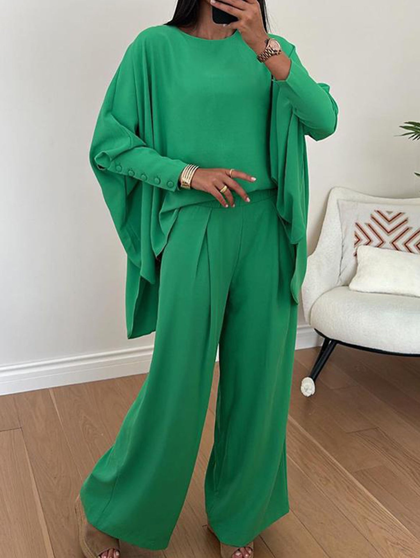 Solid color round neck bat sleeve suit