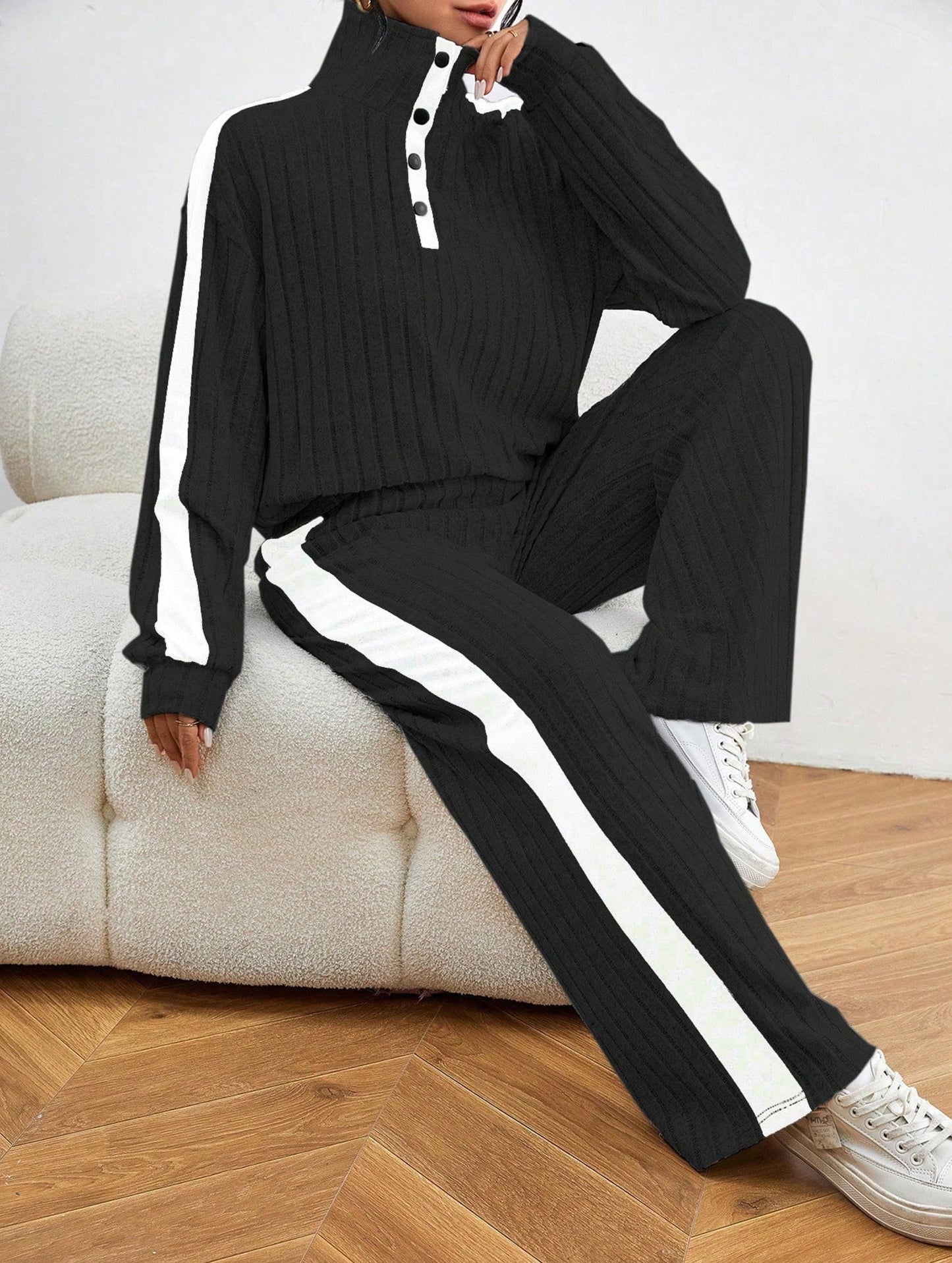 Loose sweatshirt and wide-leg pants suit