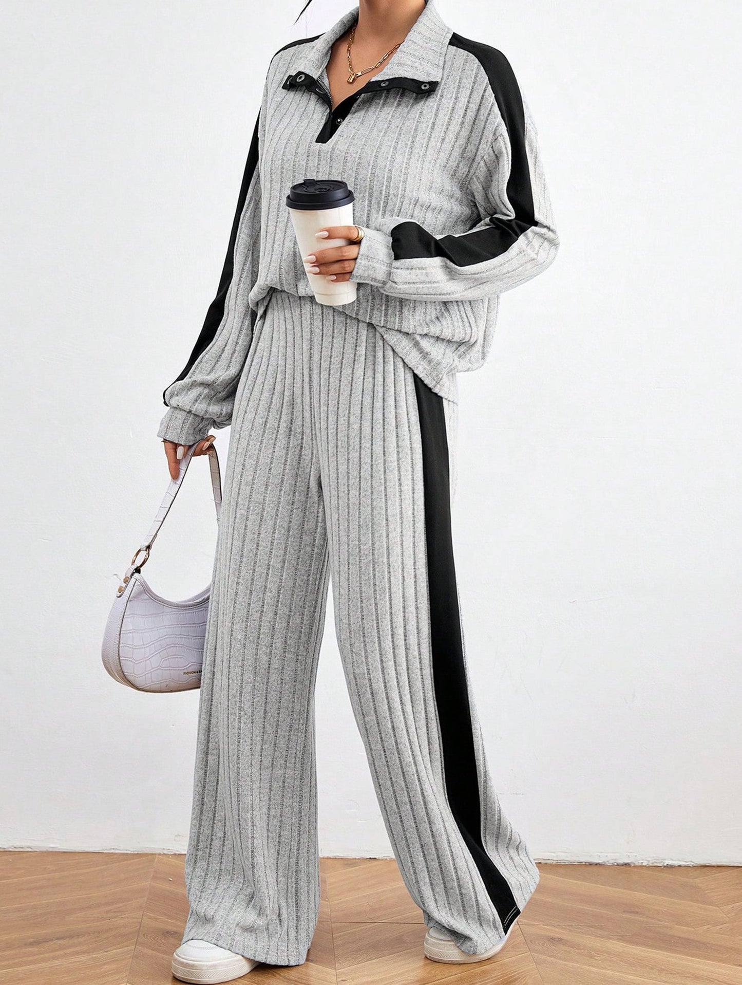 Loose sweatshirt and wide-leg pants suit