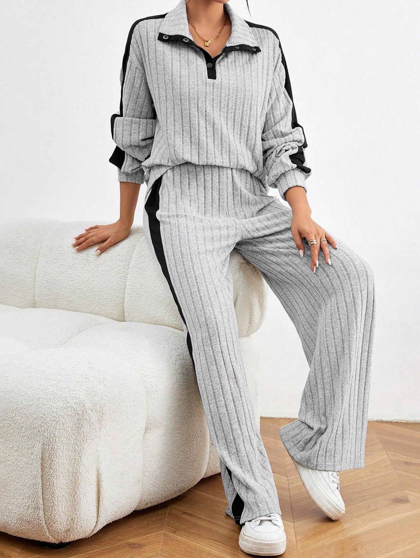 Loose sweatshirt and wide-leg pants suit