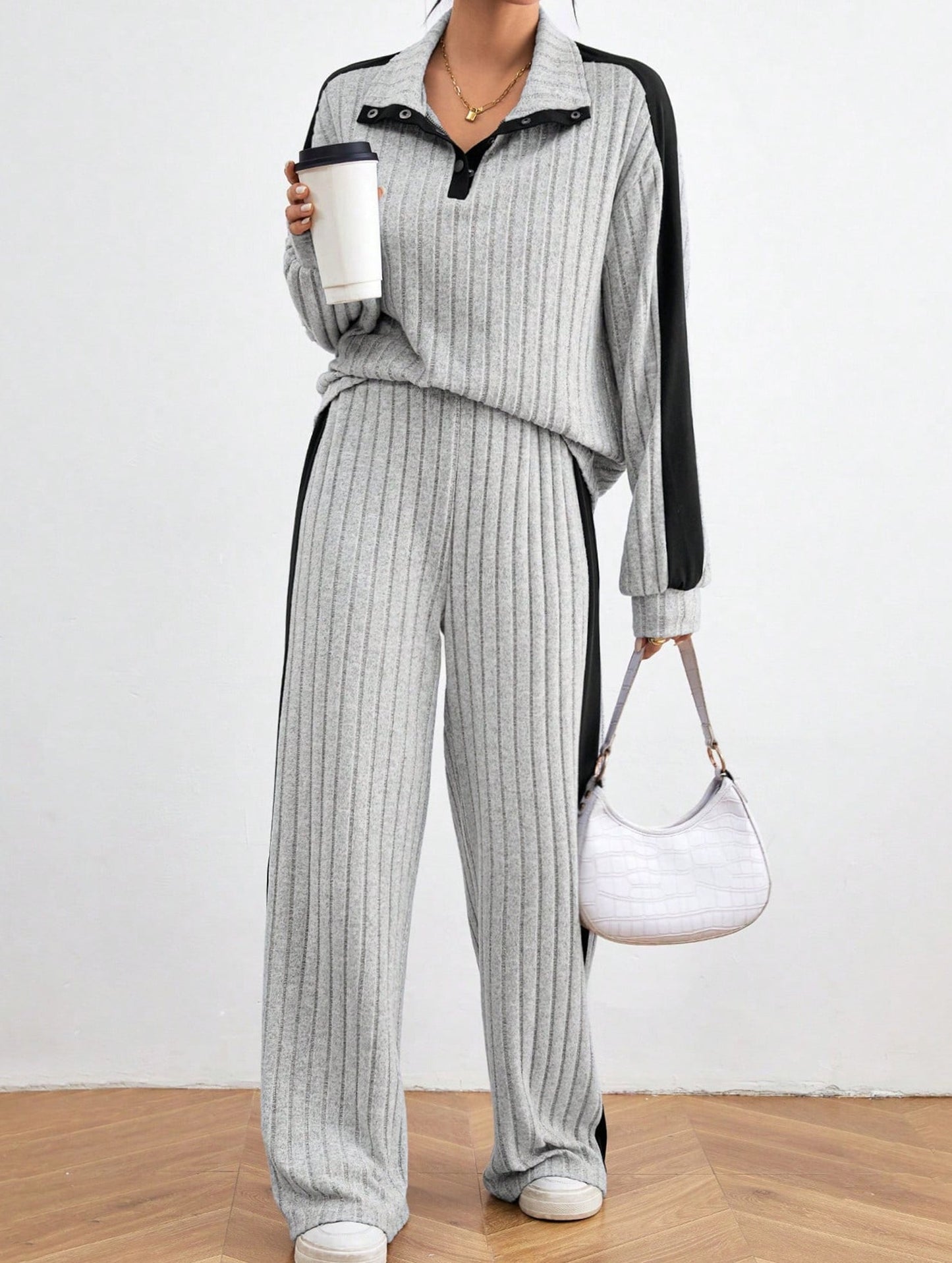 Loose sweatshirt and wide-leg pants suit