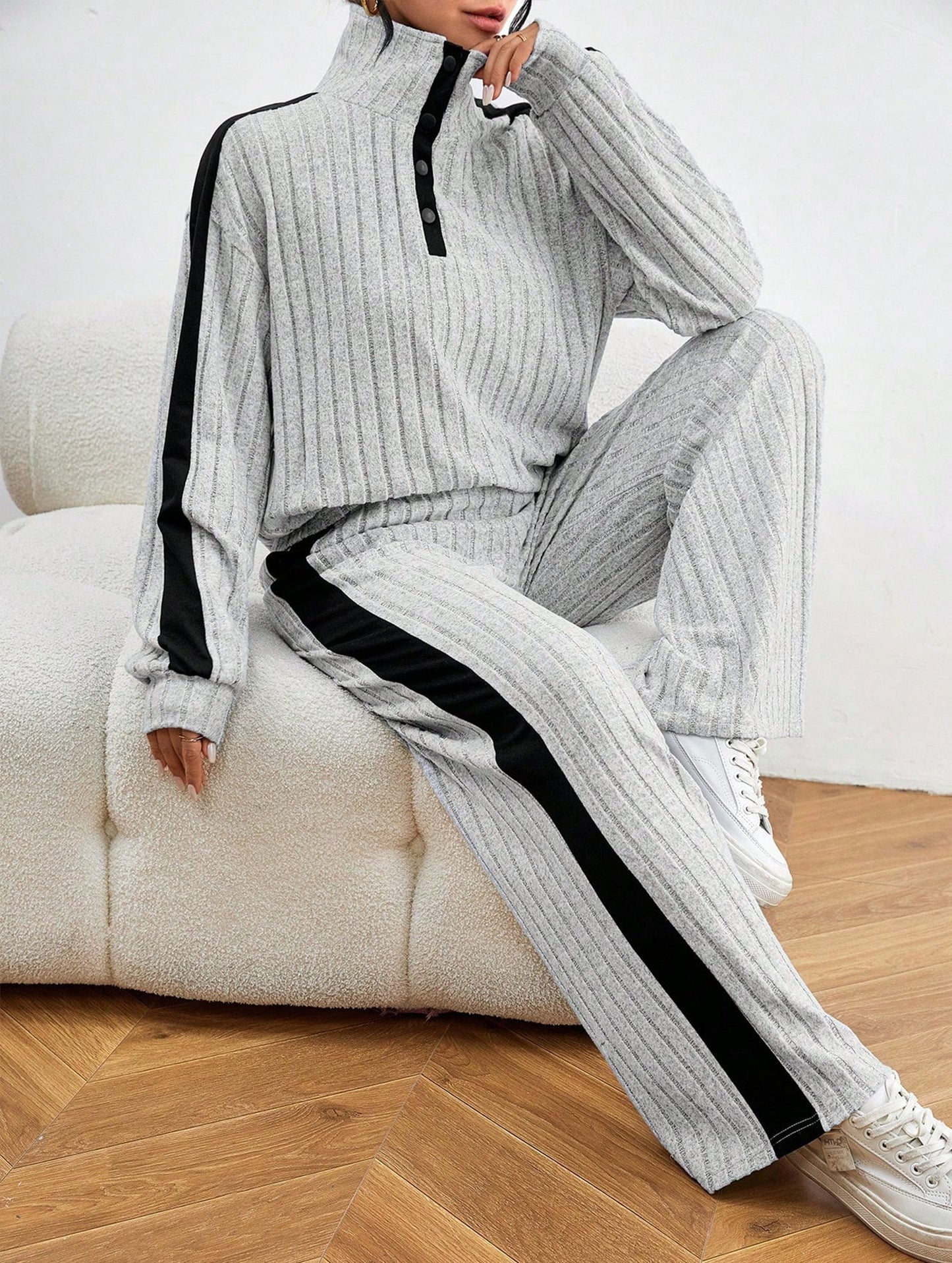 Loose sweatshirt and wide-leg pants suit
