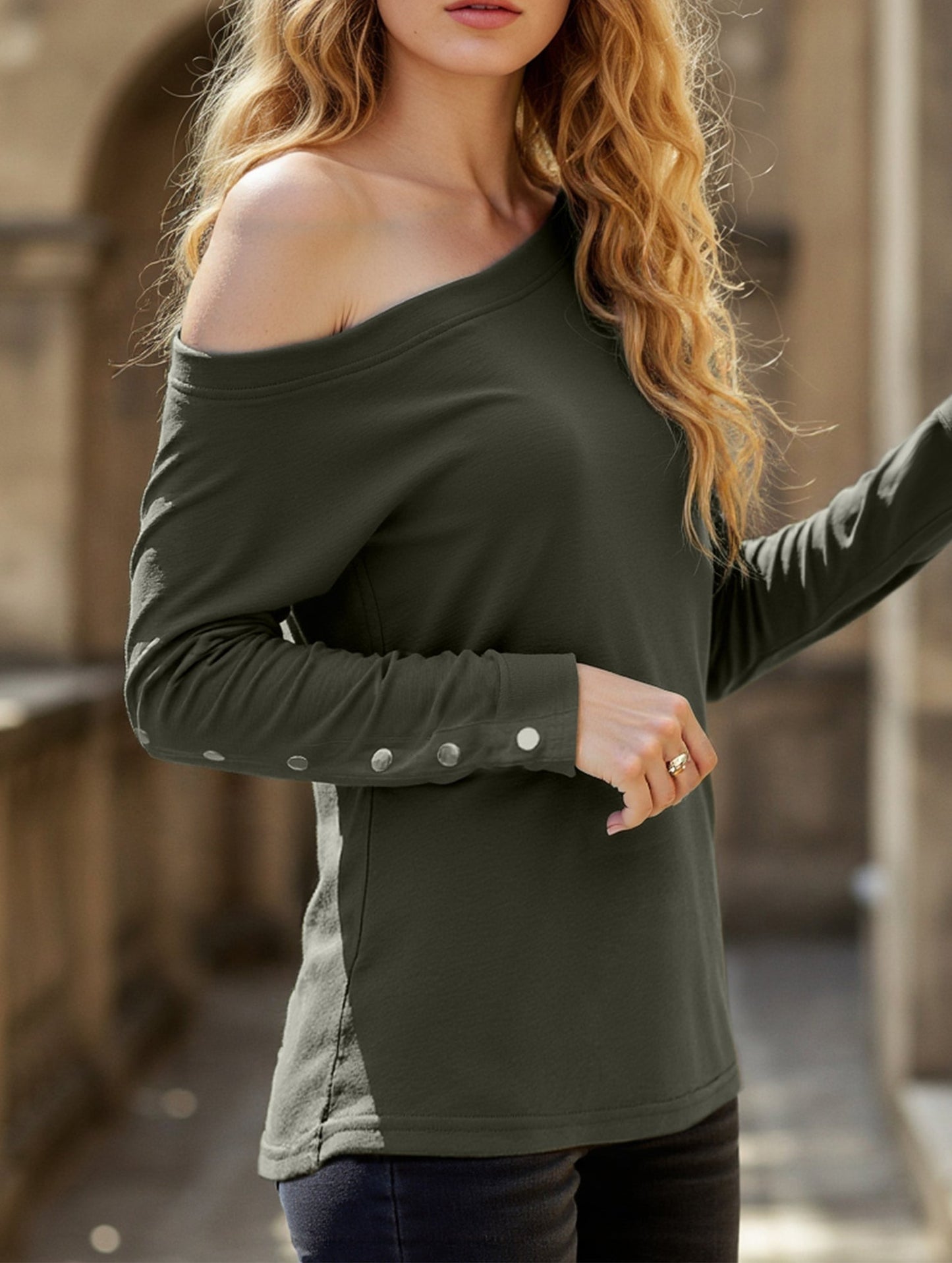 Long-sleeved pullover T-shirt