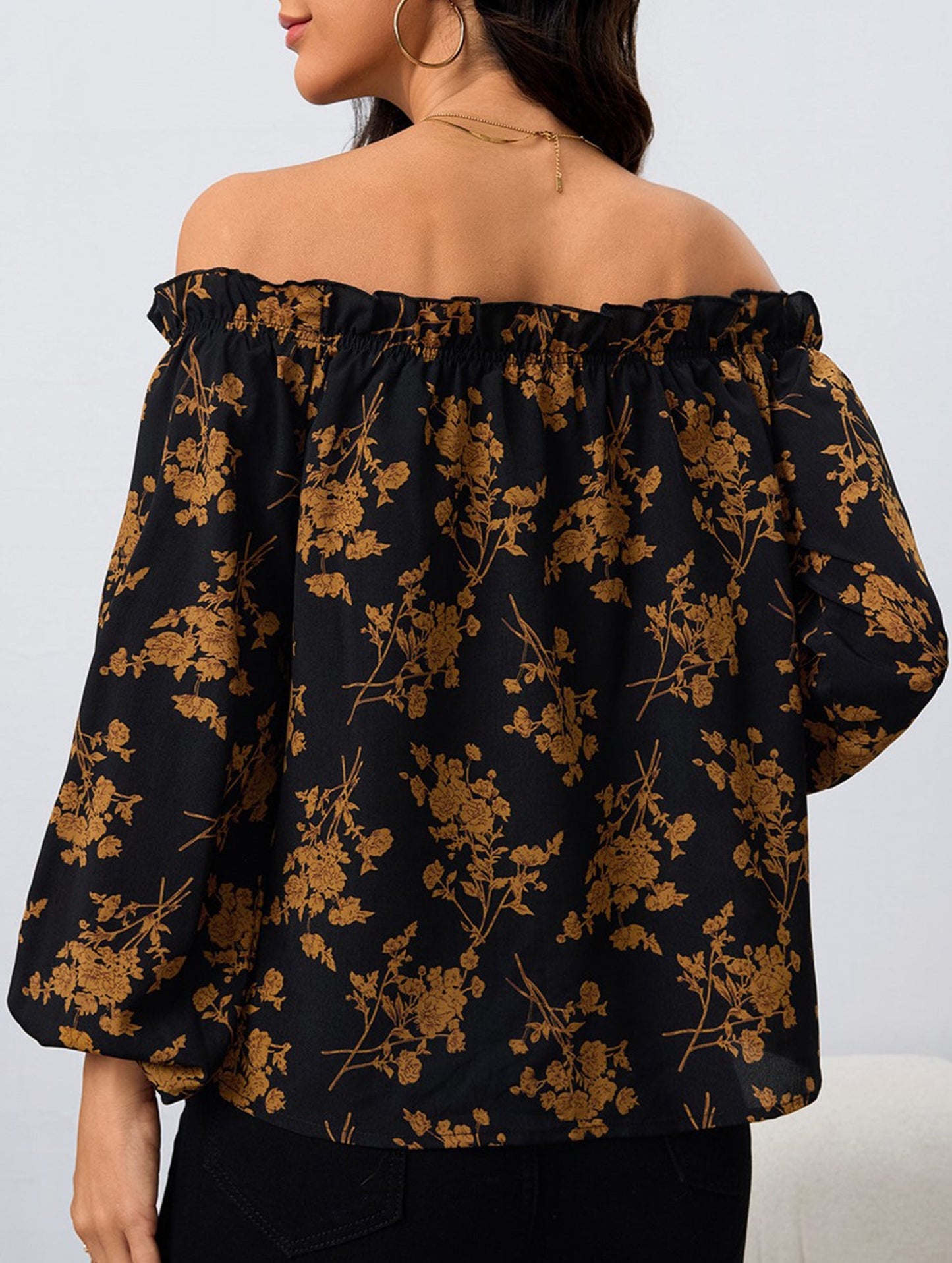 Off-the-shoulder floral boat neck shirt
