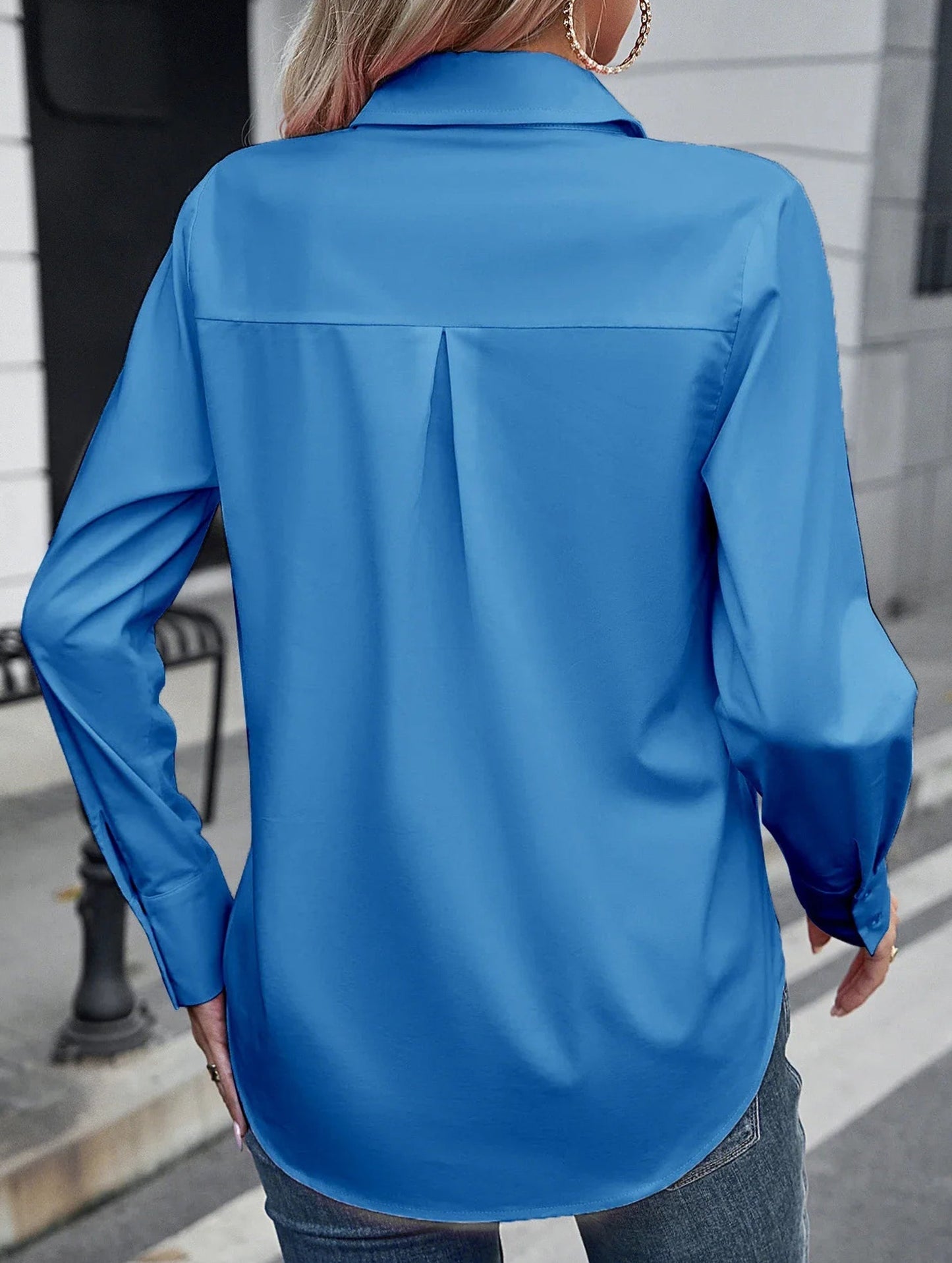 Casual mid-length white shirt