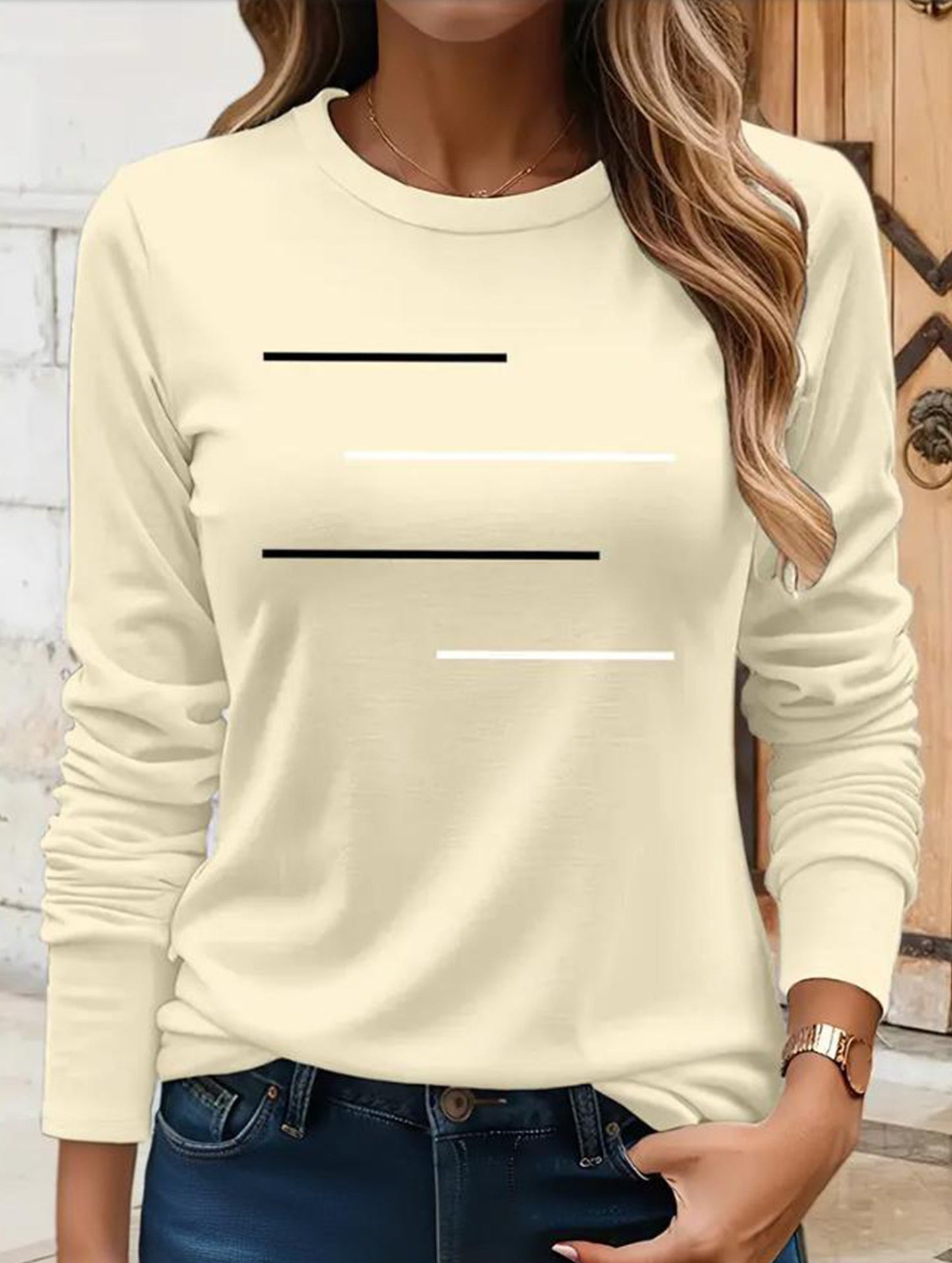 Versatile round neck long-sleeved printed T-shirt