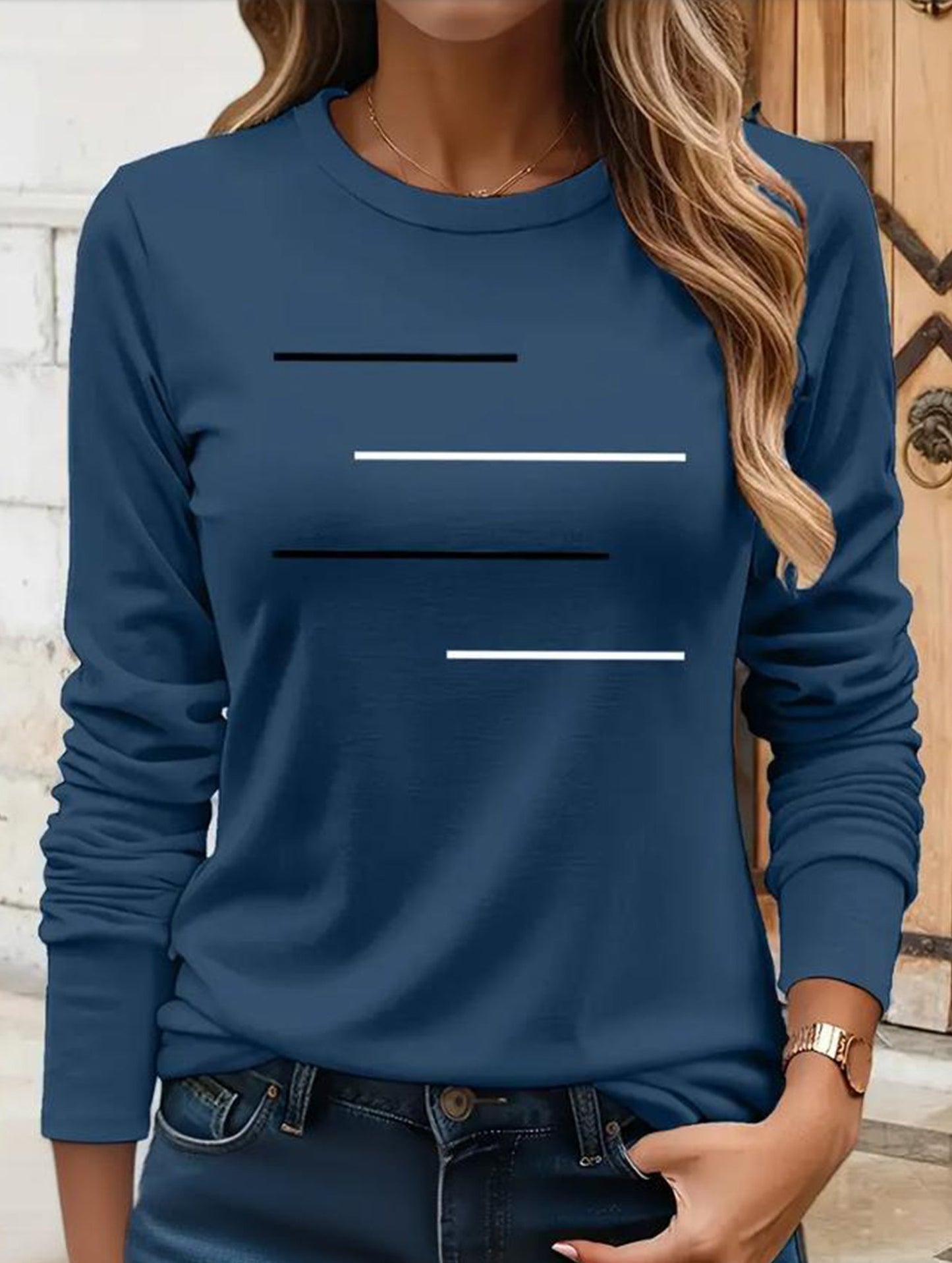 Versatile round neck long-sleeved printed T-shirt