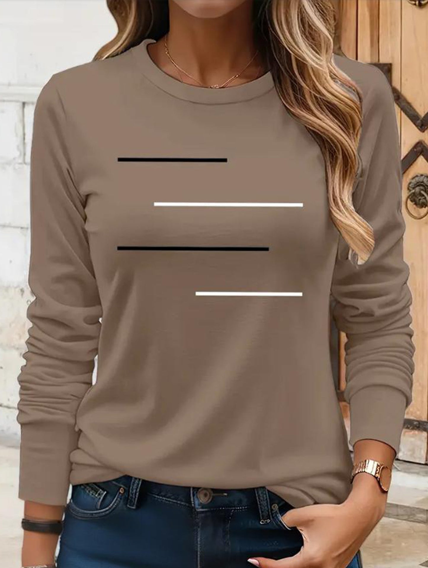 Versatile round neck long-sleeved printed T-shirt