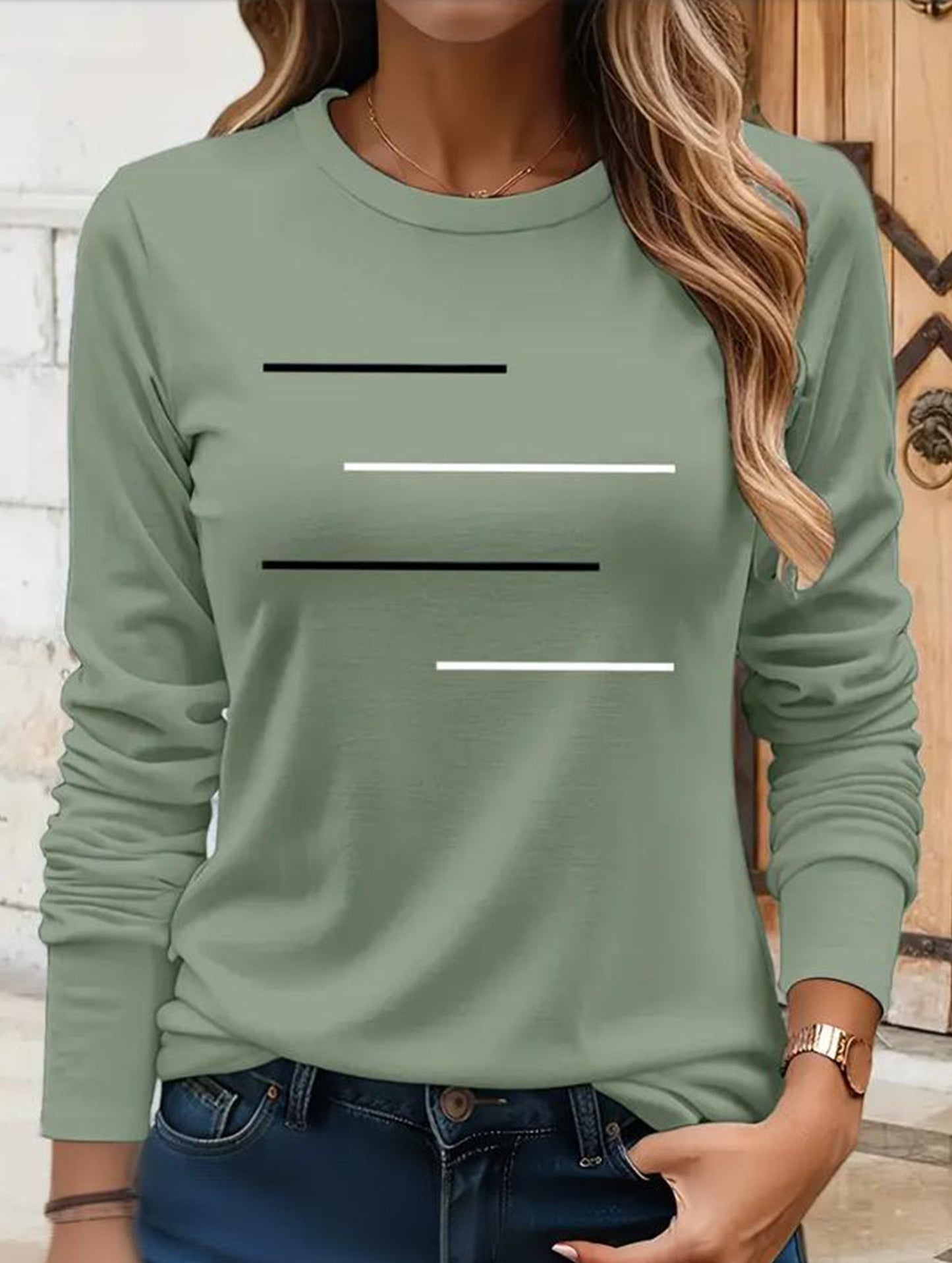 Versatile round neck long-sleeved printed T-shirt