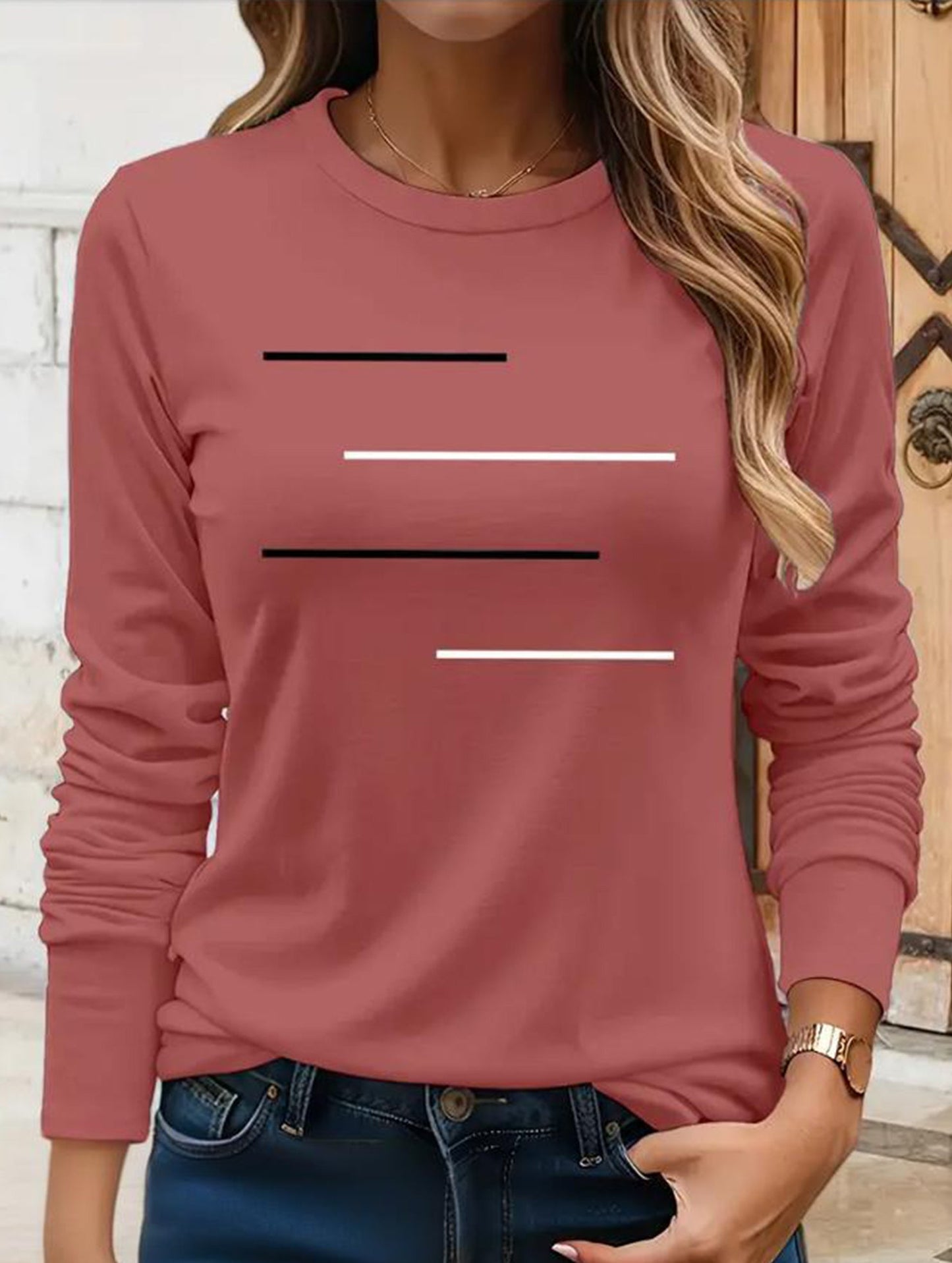 Versatile round neck long-sleeved printed T-shirt
