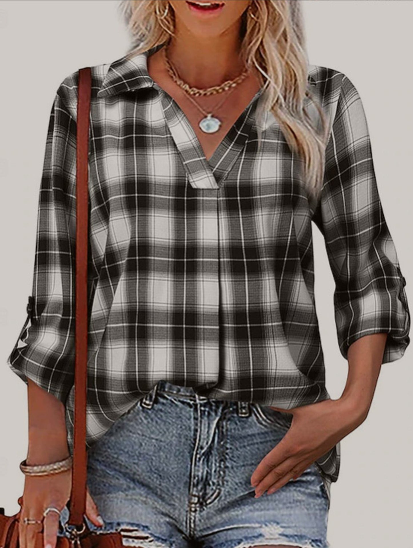 V-neck lapel loose-fitting women's plaid shirt