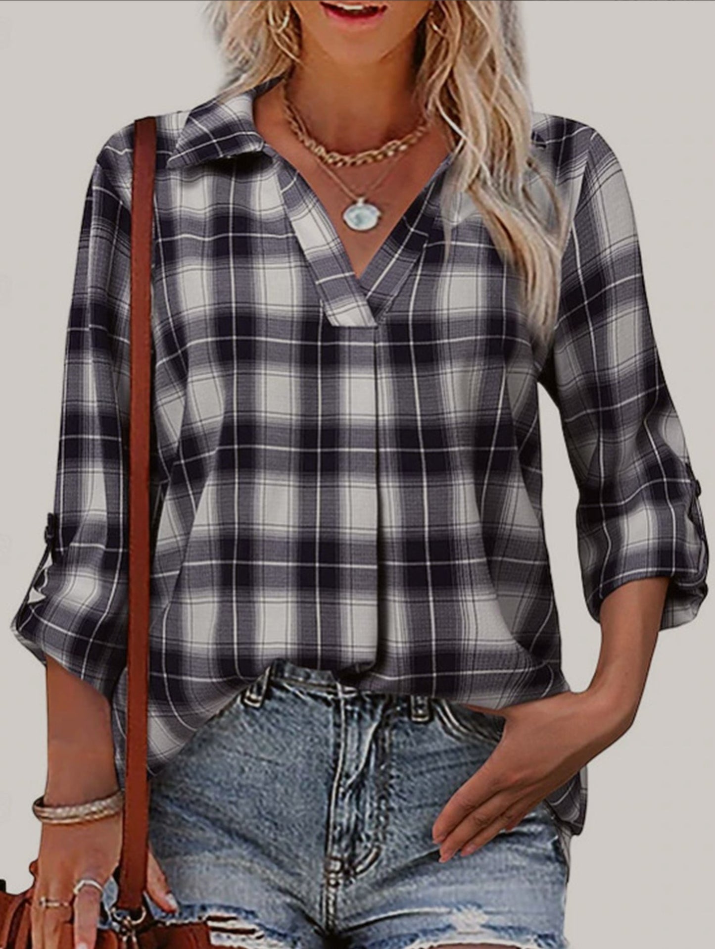 V-neck lapel loose-fitting women's plaid shirt
