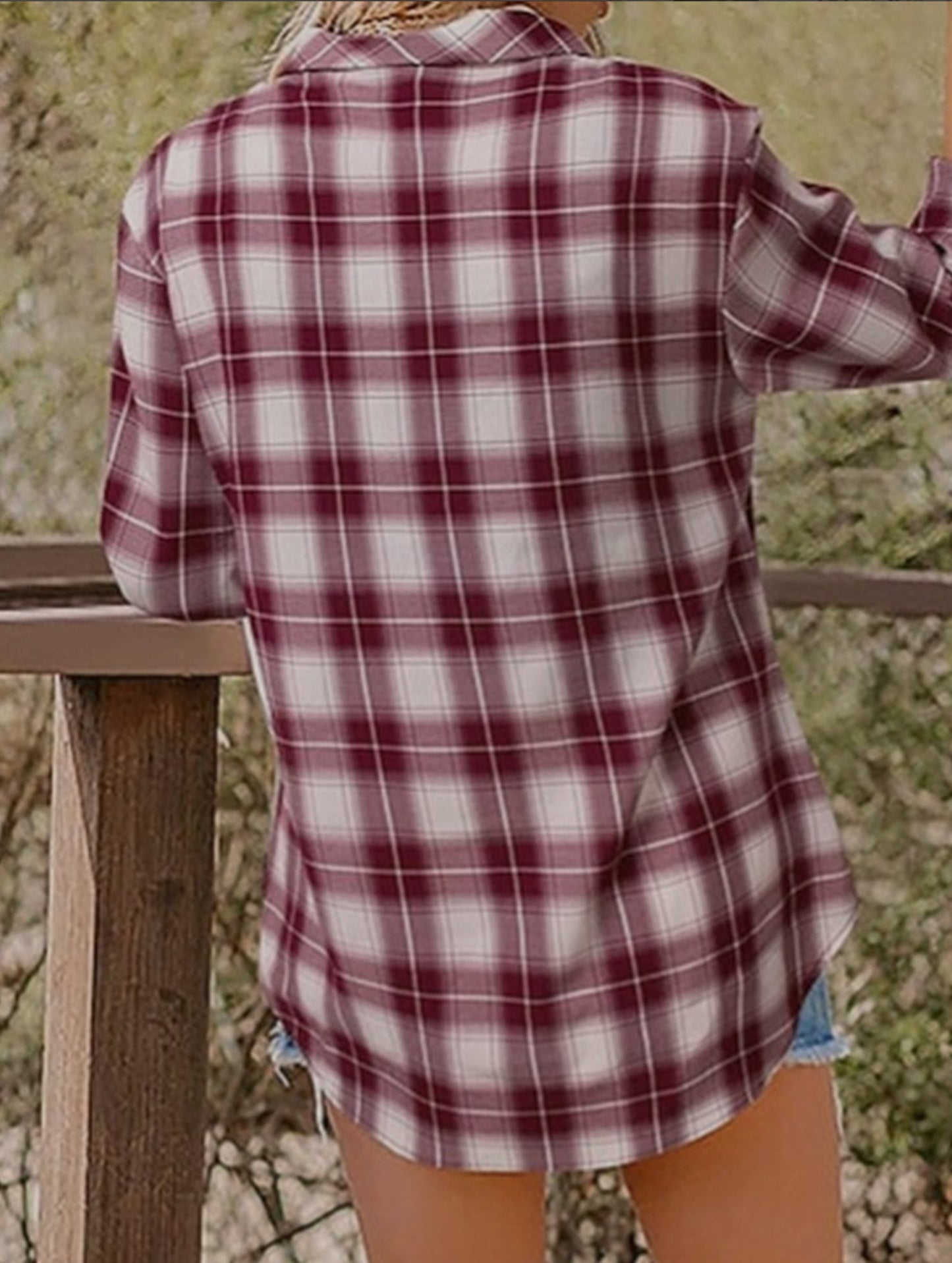 V-neck lapel loose-fitting women's plaid shirt