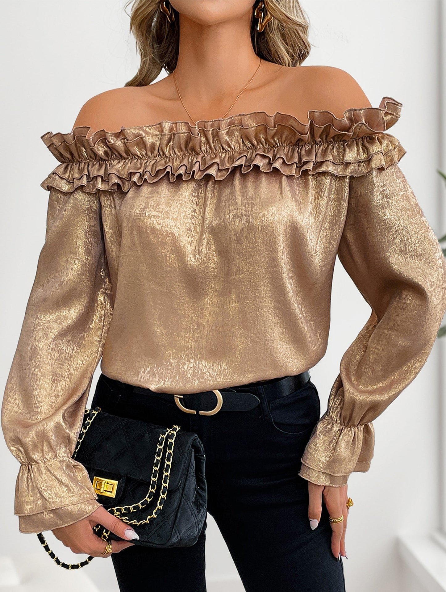 One-shoulder long-sleeved gold shirt