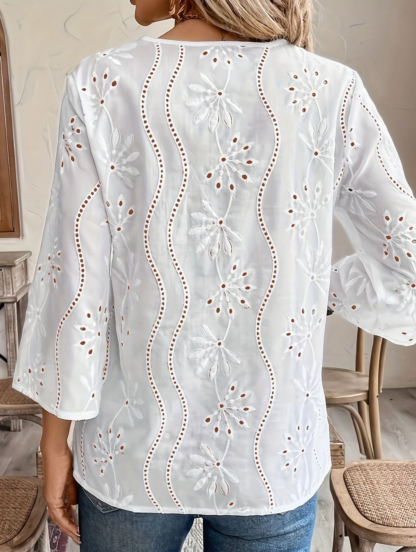 Loose-fit V-neck embroidered lace top