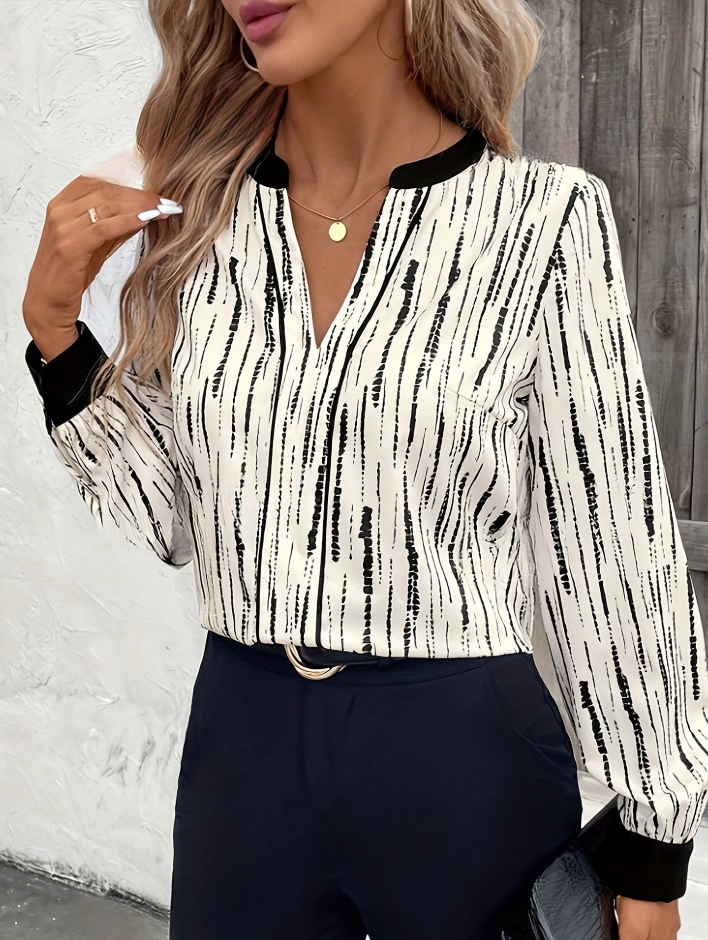 Casual long-sleeved V-neck striped shirt