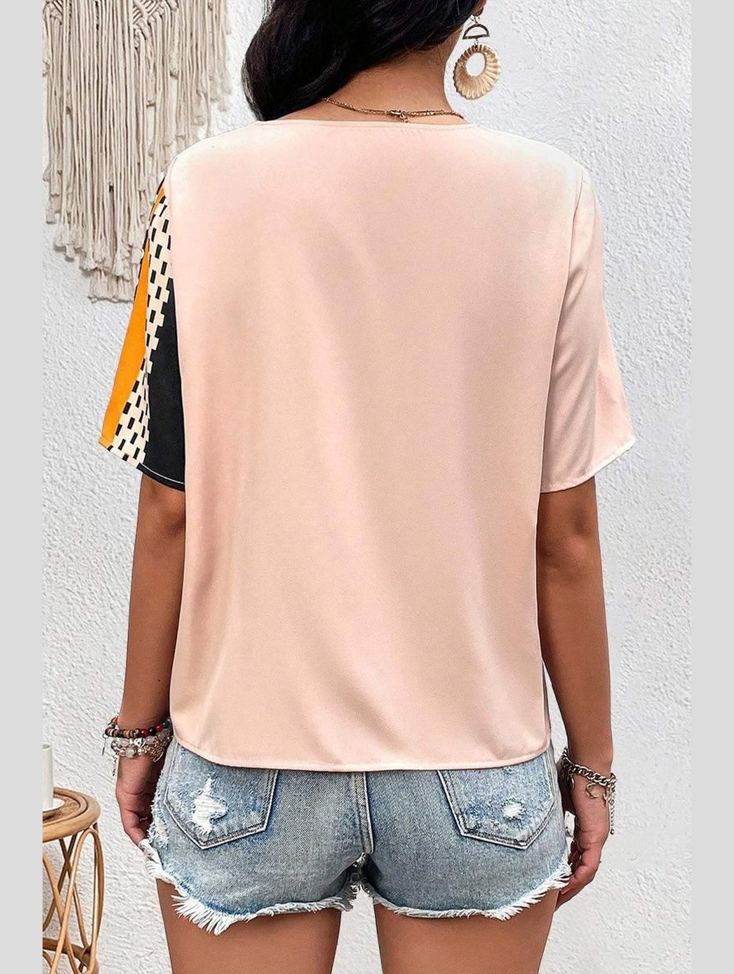 WOMEN CROSS WRAP BUTTON DECKED PATTERN BLOCK TEE - Doublju