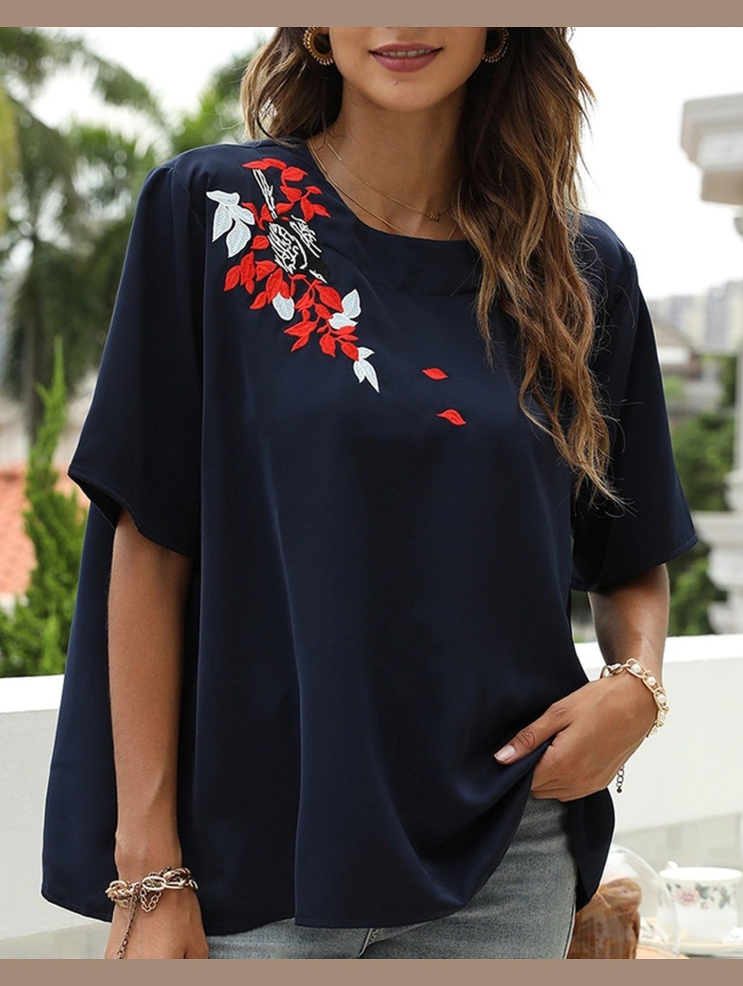 Pullover Fresh Sweet Embroidered Blouse ??Lightweight Women's Top